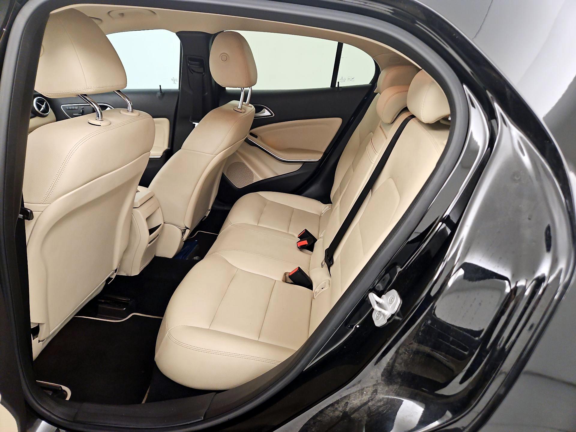 Thumbnail: 2015 Mercedes-Benz GLA - 19