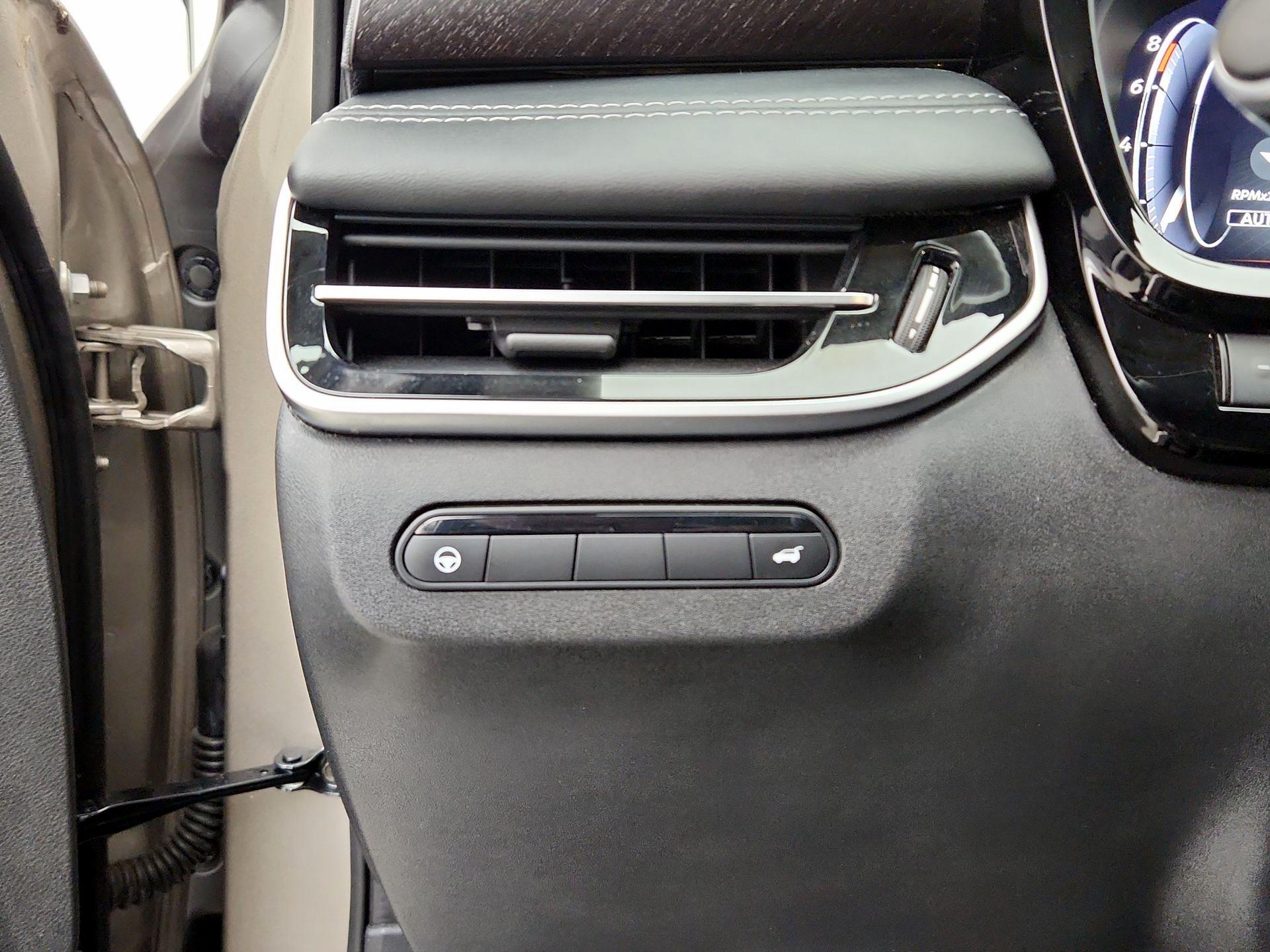 Thumbnail: 2022 INFINITI QX60 - 13