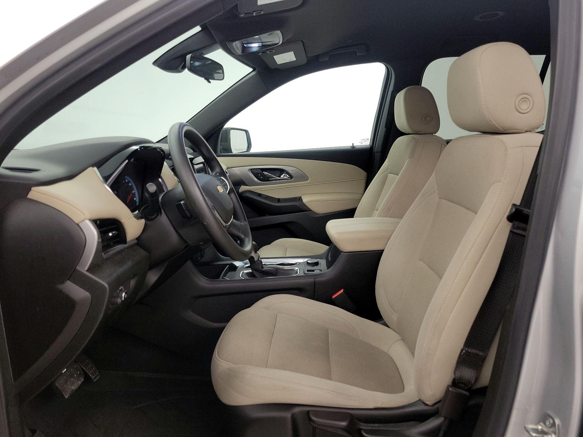 Thumbnail: 2022 Chevrolet Traverse - 11