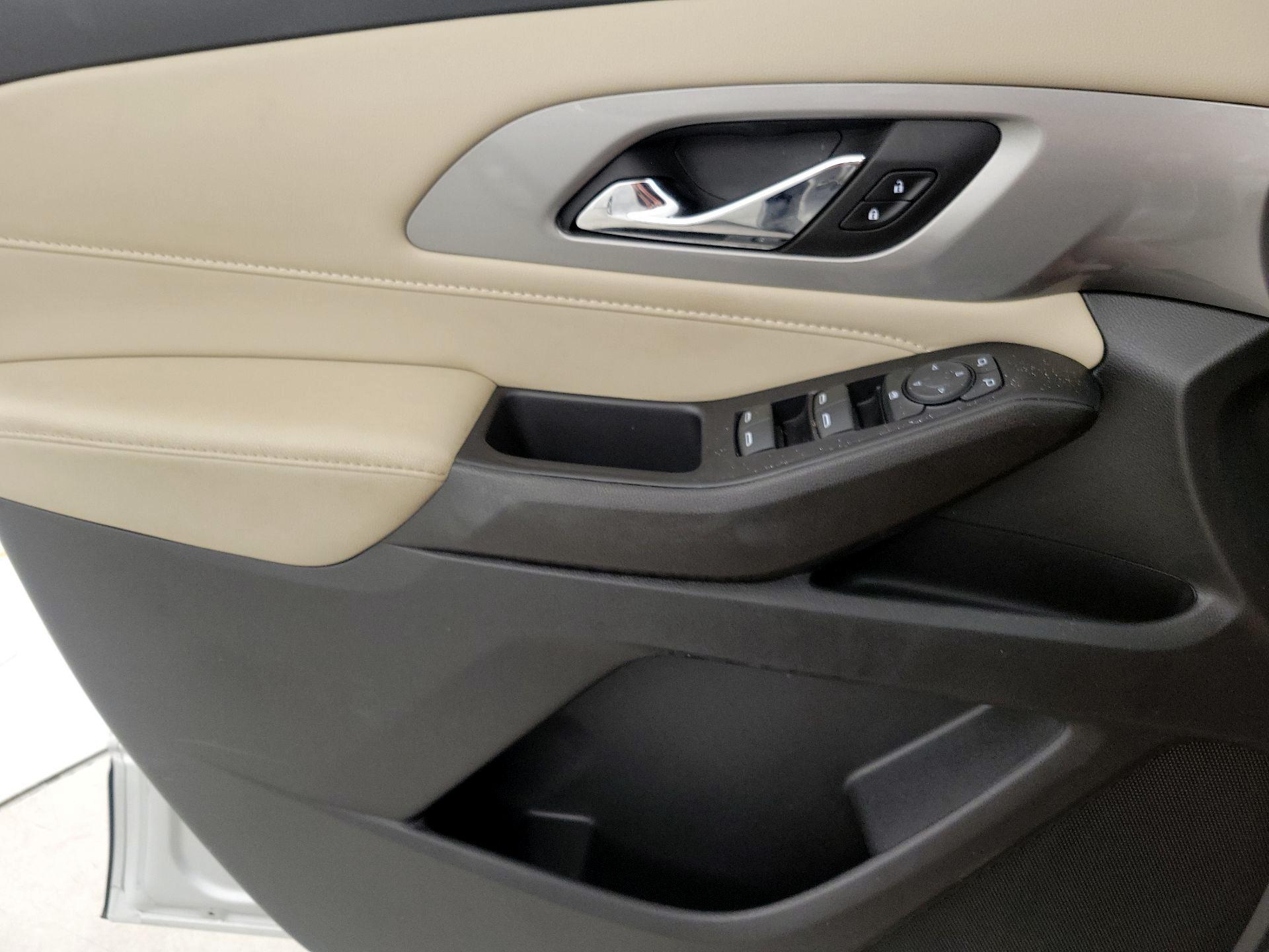 Thumbnail: 2022 Chevrolet Traverse - 12