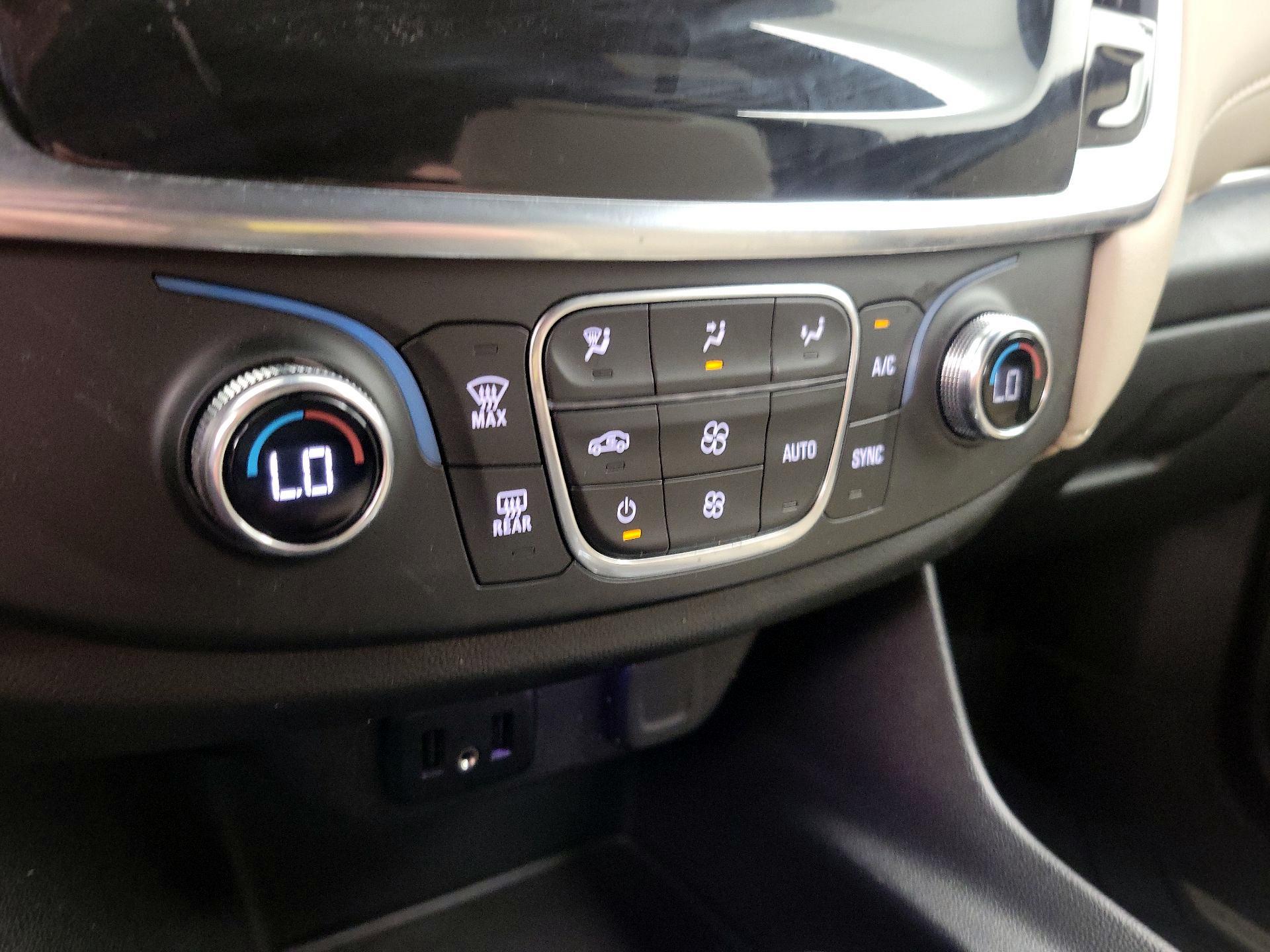 Thumbnail: 2022 Chevrolet Traverse - 16