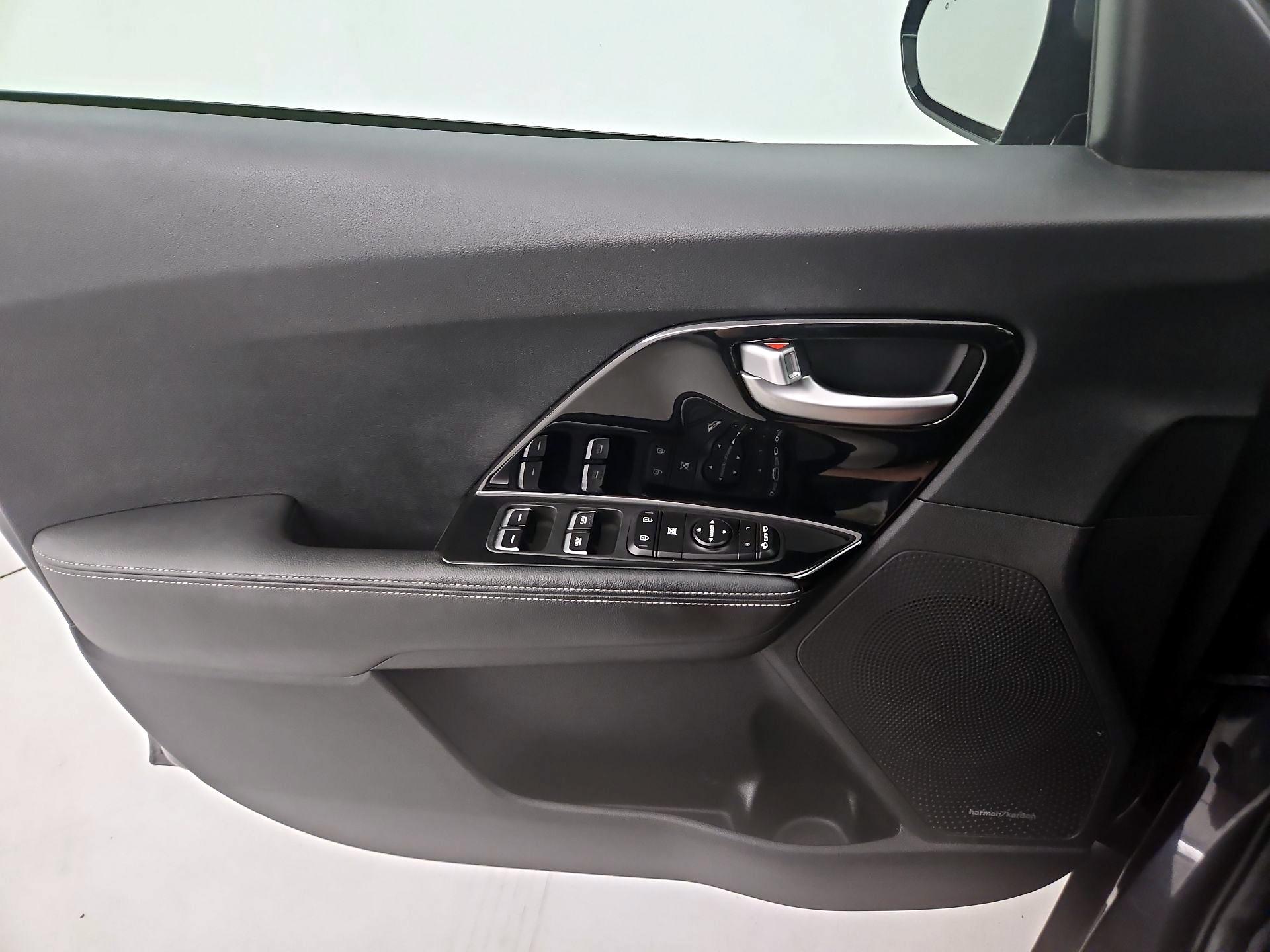 Thumbnail: 2018 Kia Niro - 12