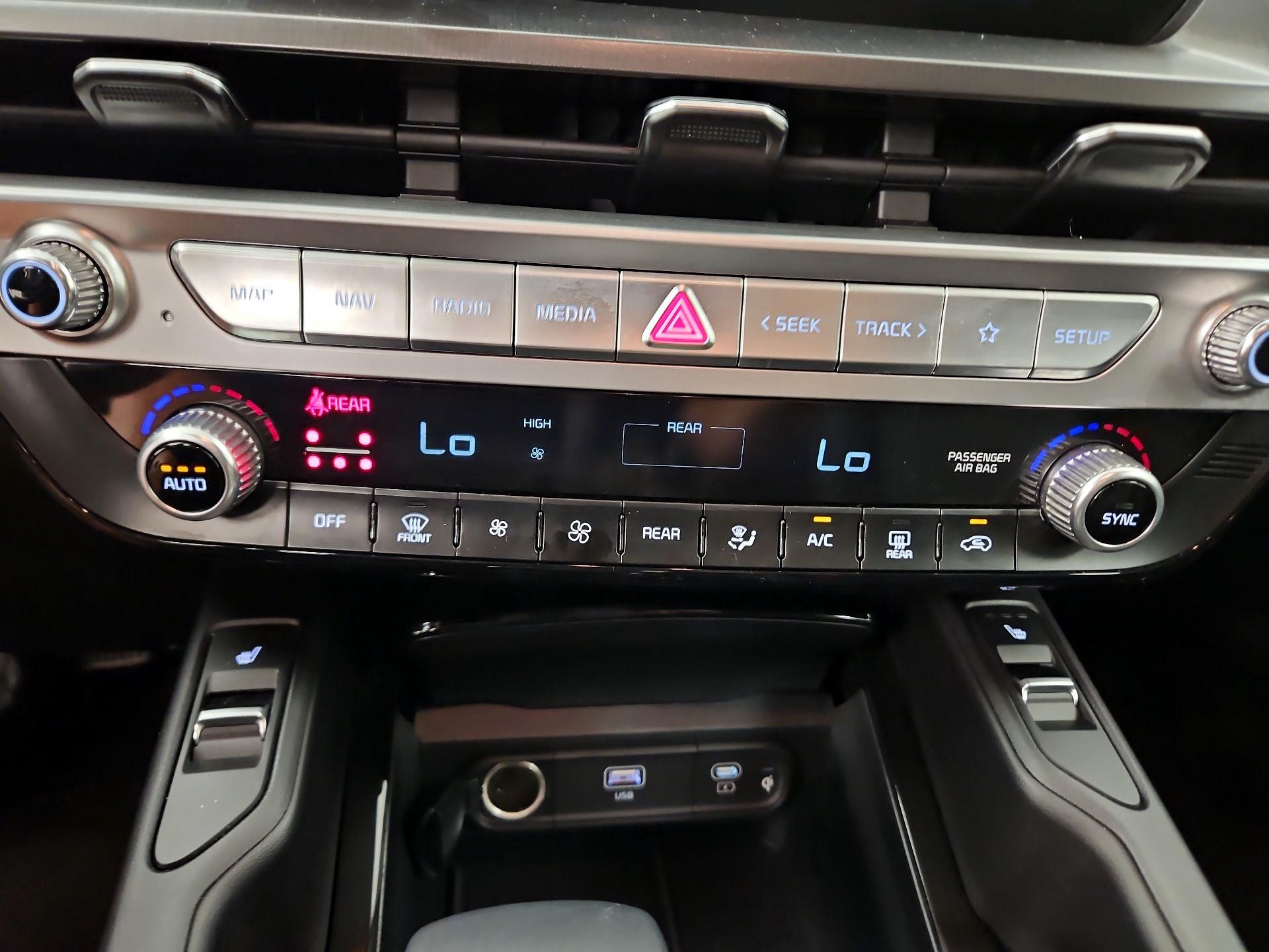 Thumbnail: 2024 Kia Telluride - 17