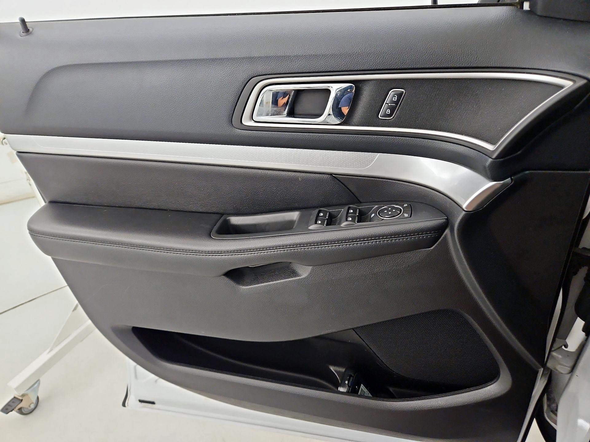 Thumbnail: 2016 Ford Explorer - 12
