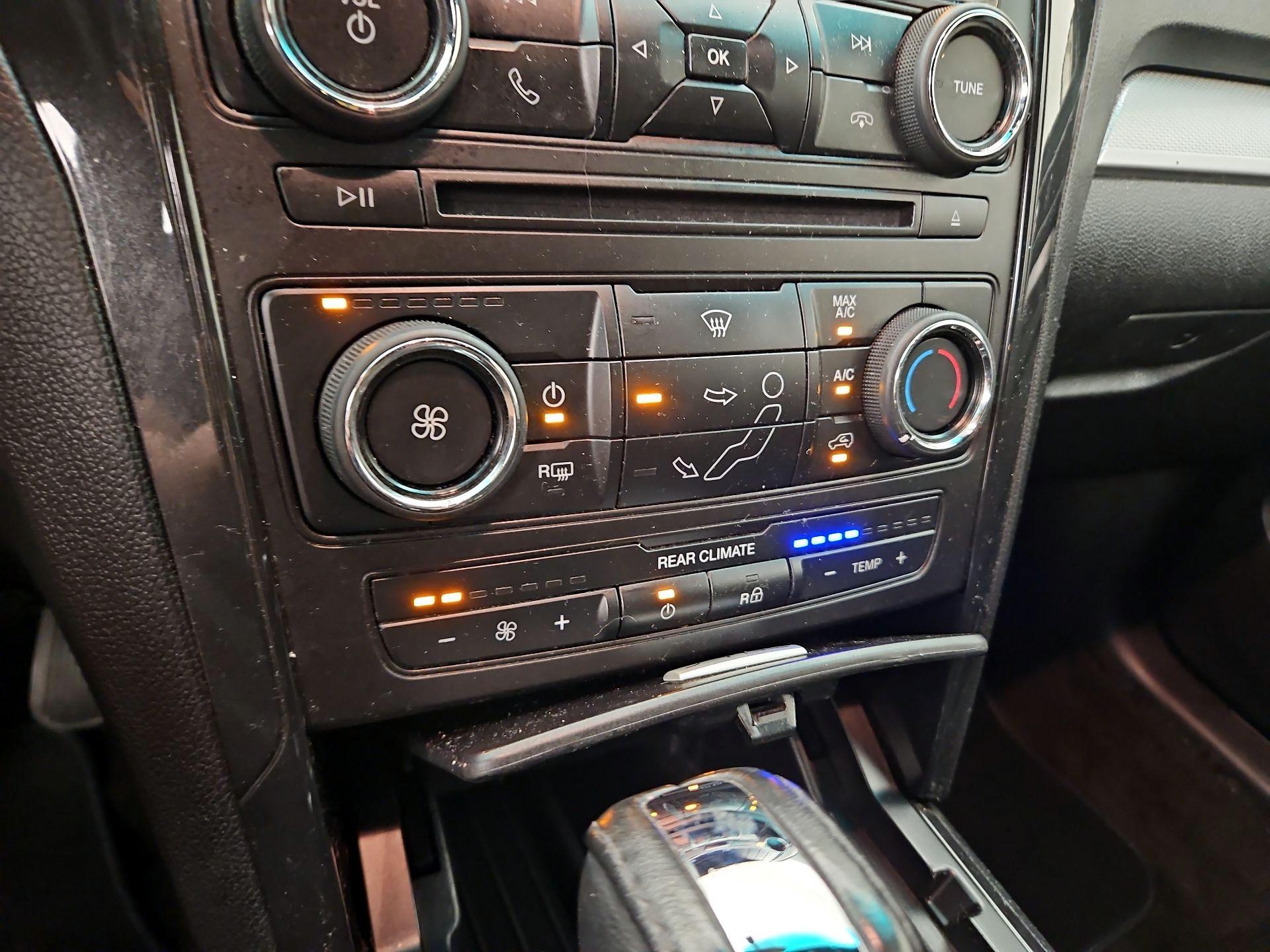 Thumbnail: 2016 Ford Explorer - 16