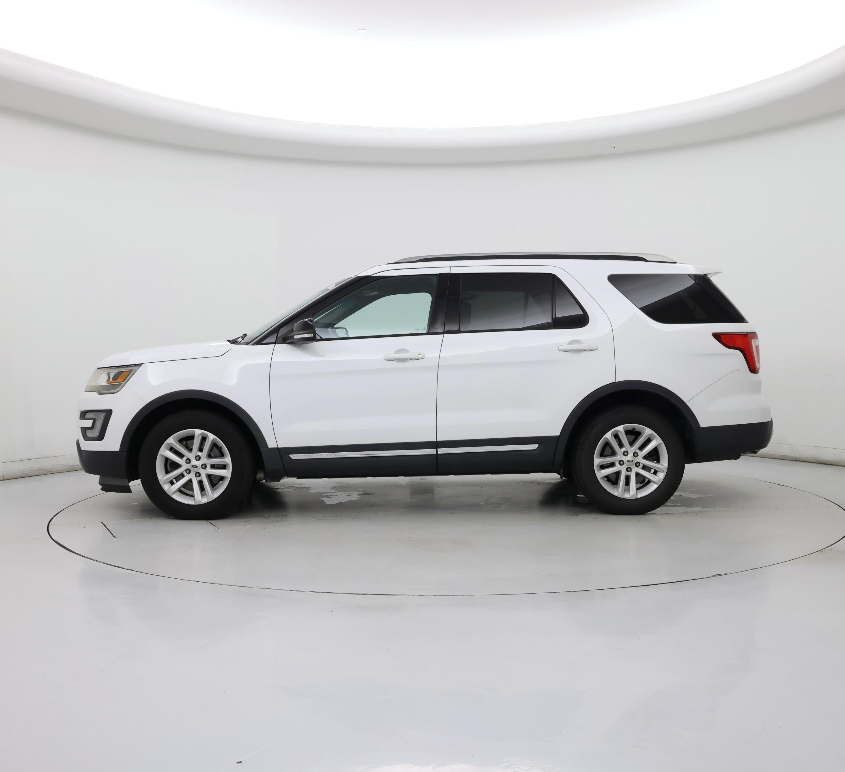 Thumbnail: 2016 Ford Explorer - 3