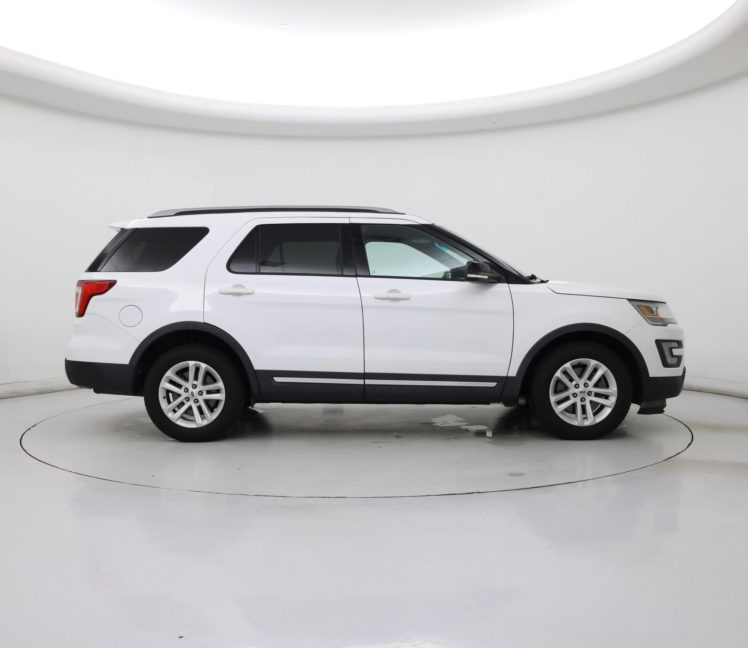 Thumbnail: 2016 Ford Explorer - 7