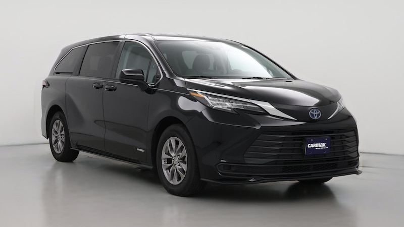 2021 Toyota Sienna LE Hero Image