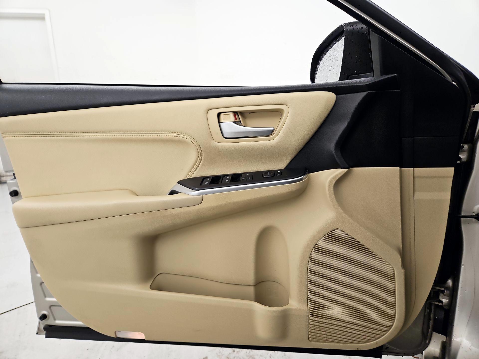 Thumbnail: 2017 Toyota Camry - 12
