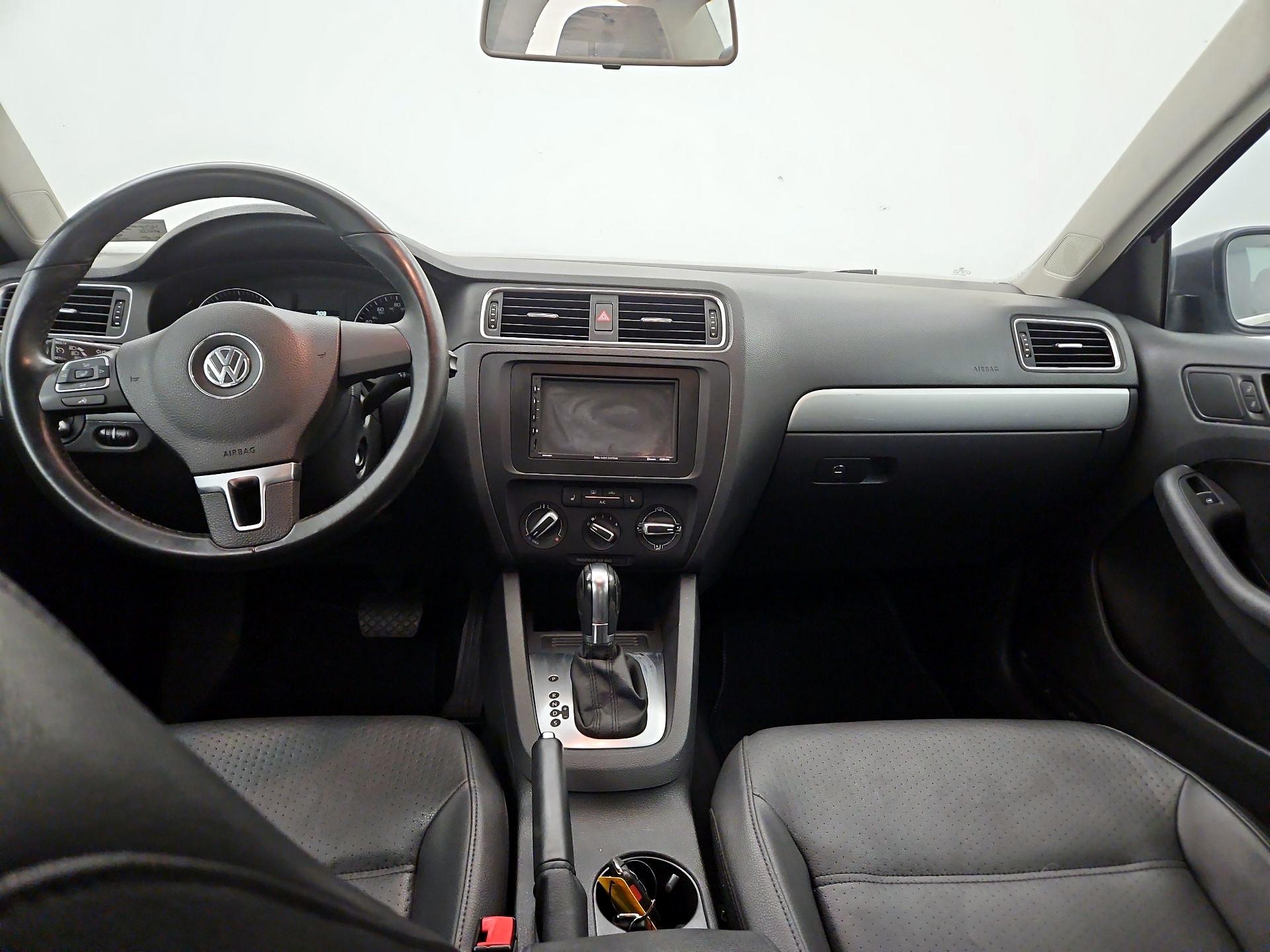 Thumbnail: 2014 Volkswagen Jetta - 9