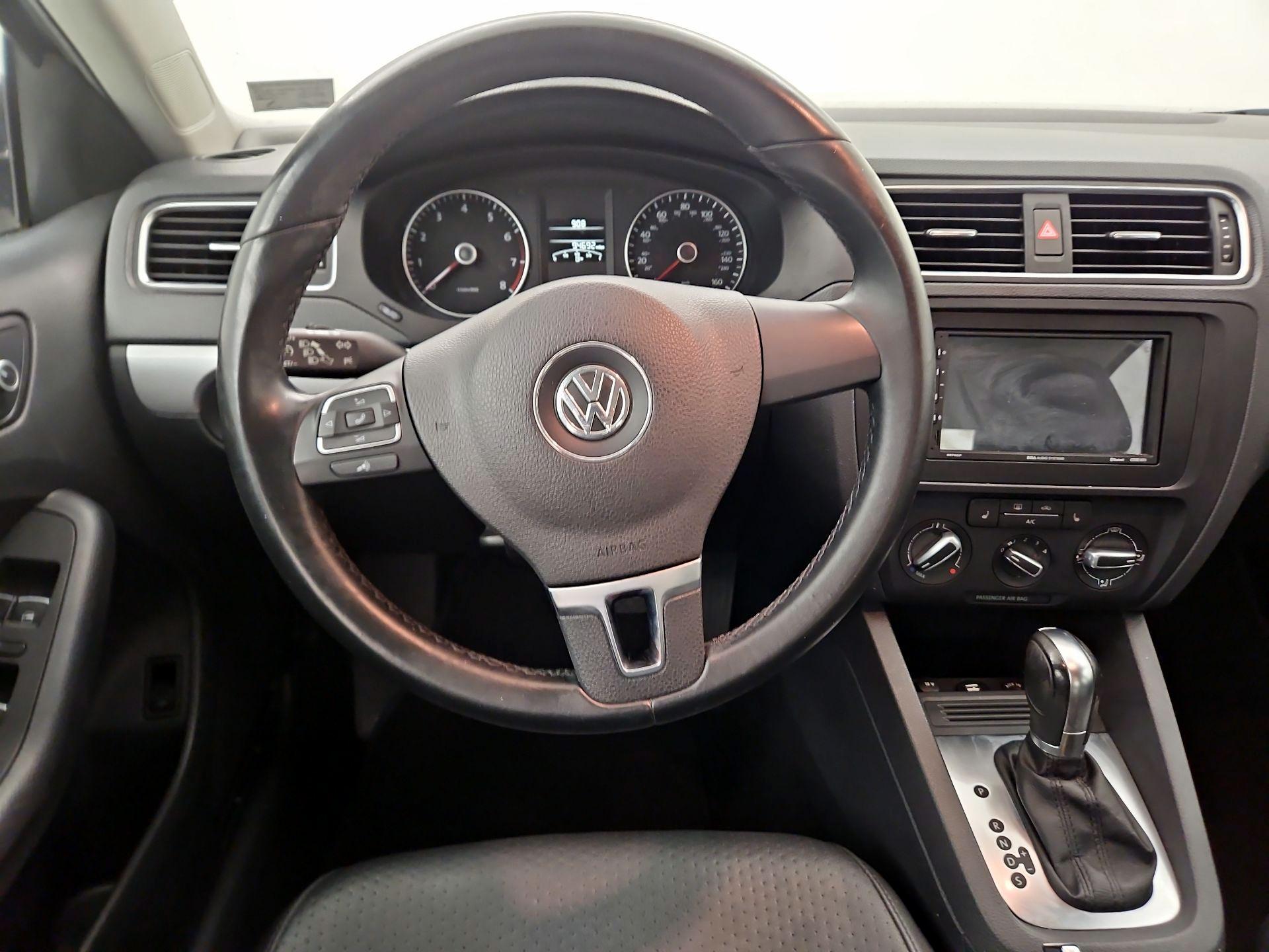 Thumbnail: 2014 Volkswagen Jetta - 10
