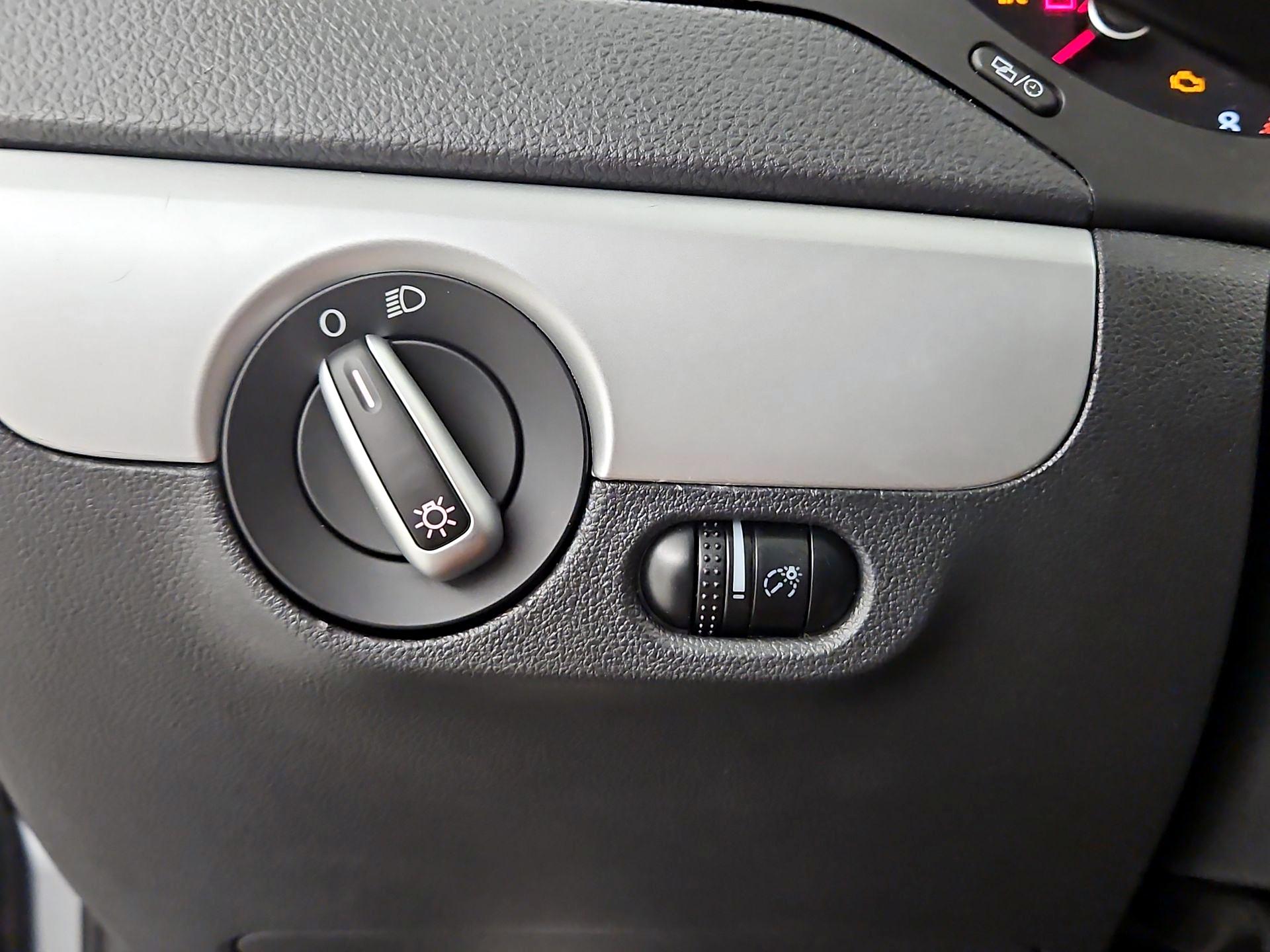 Thumbnail: 2014 Volkswagen Jetta - 13