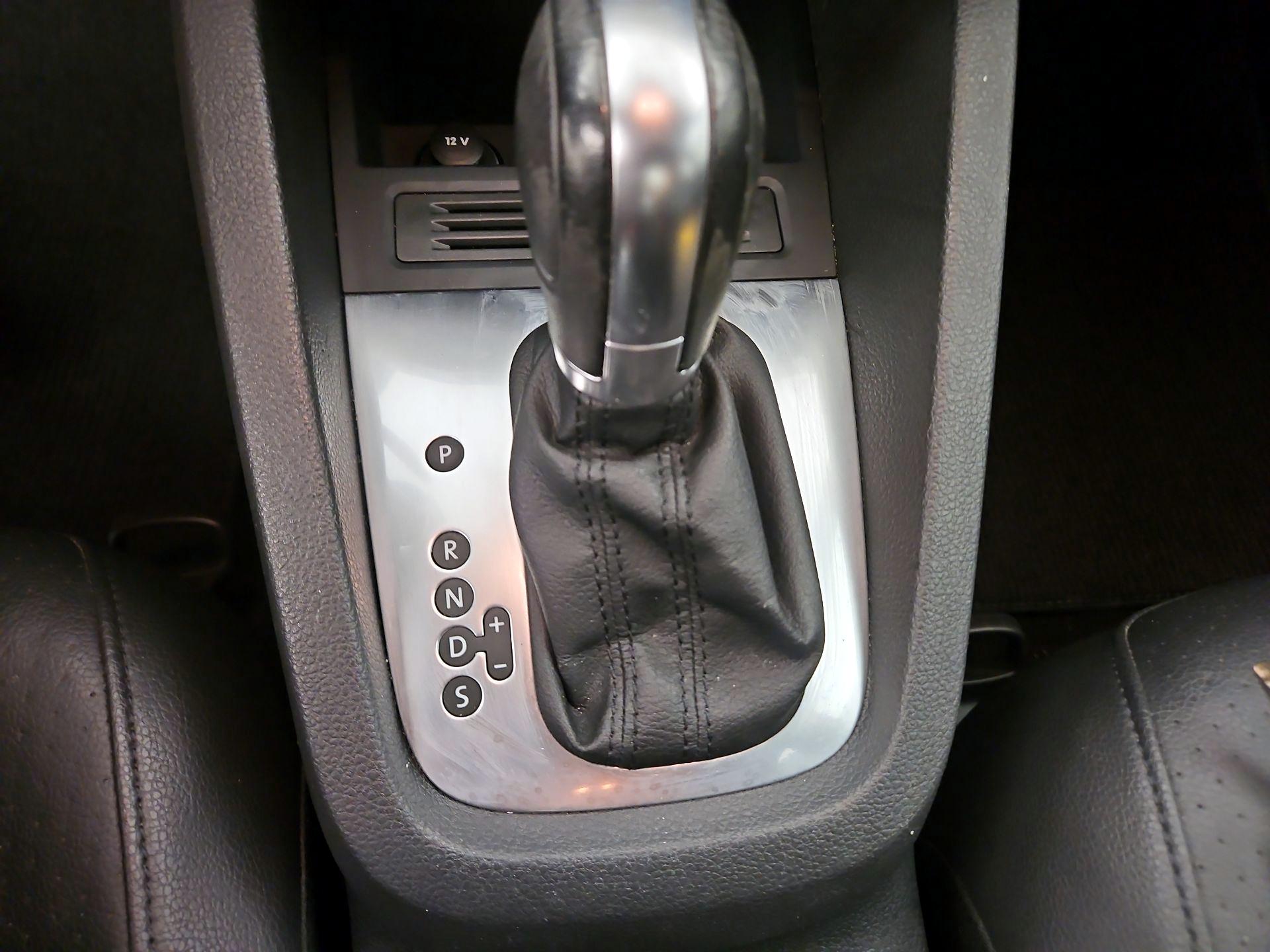 Thumbnail: 2014 Volkswagen Jetta - 16