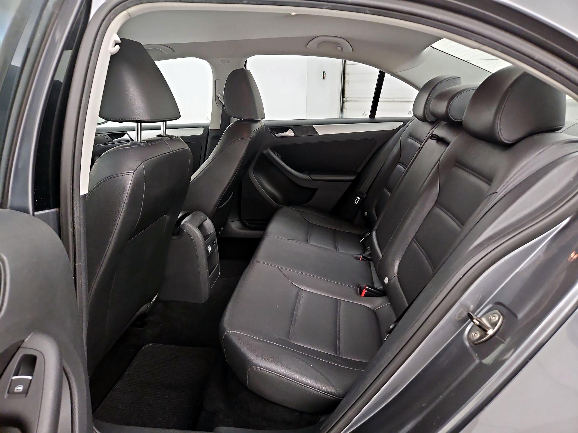 Thumbnail: 2014 Volkswagen Jetta - 18