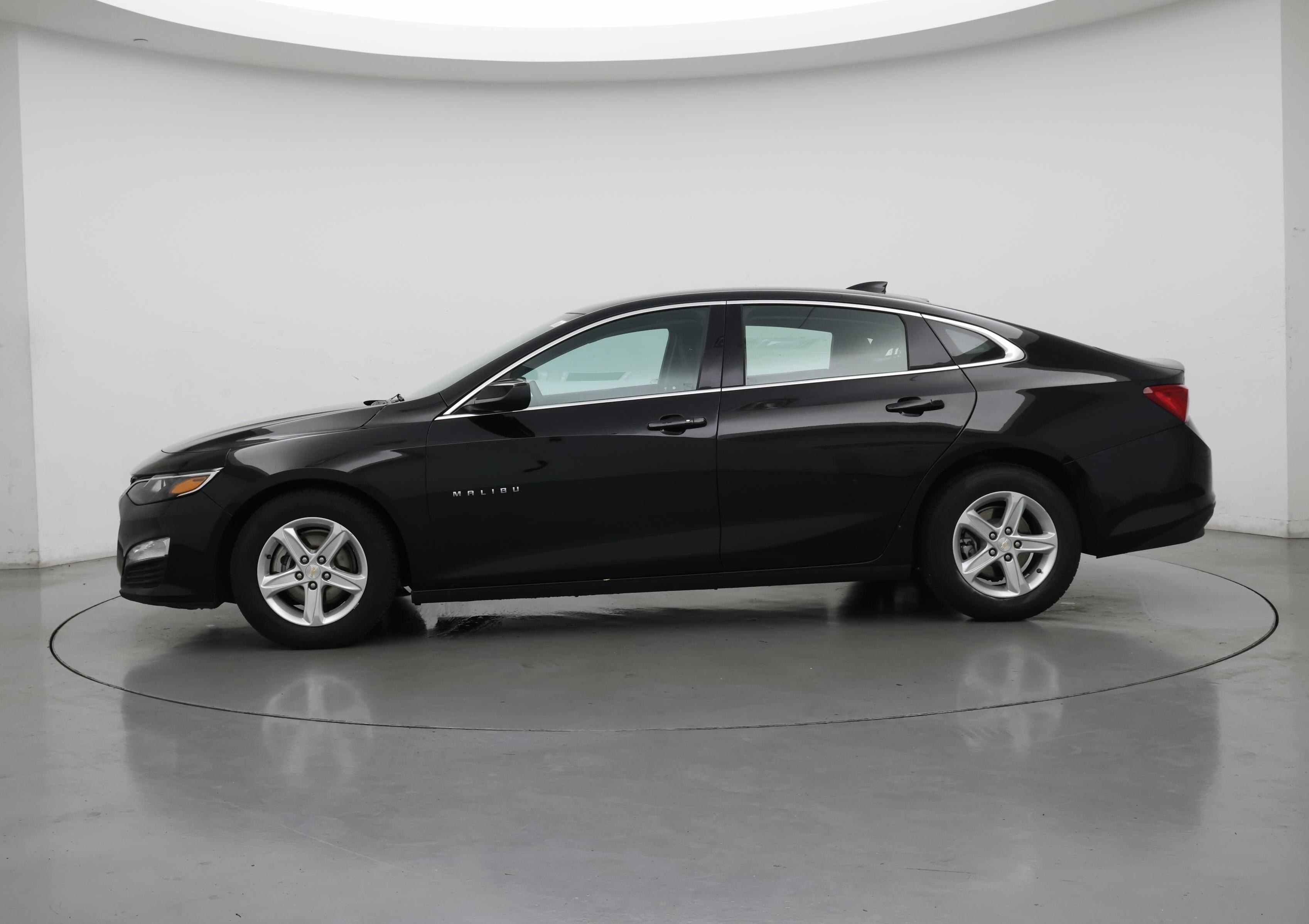Thumbnail: 2023 Chevrolet Malibu - 3