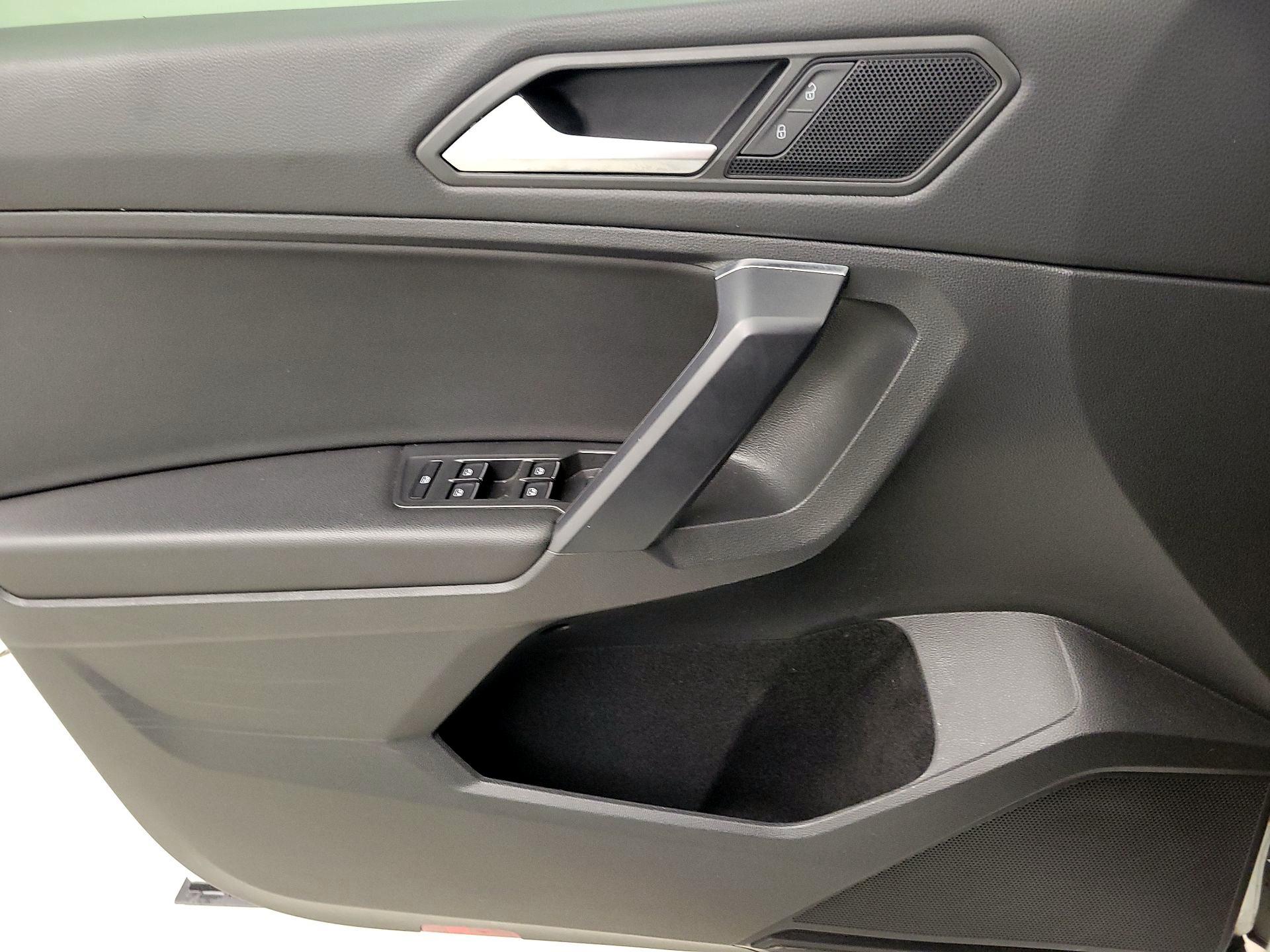 Thumbnail: 2021 Volkswagen Tiguan - 12