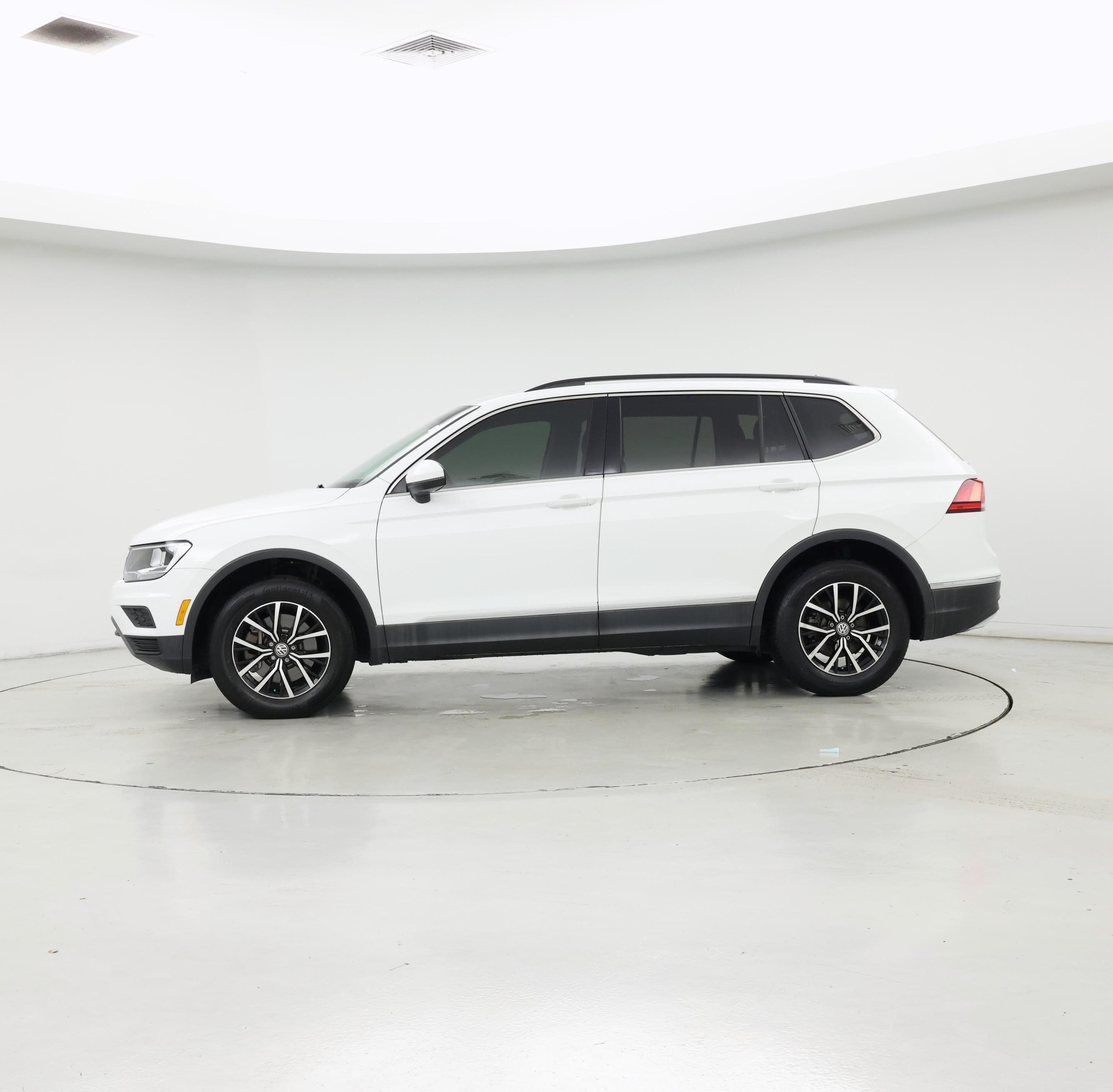 Thumbnail: 2021 Volkswagen Tiguan - 3