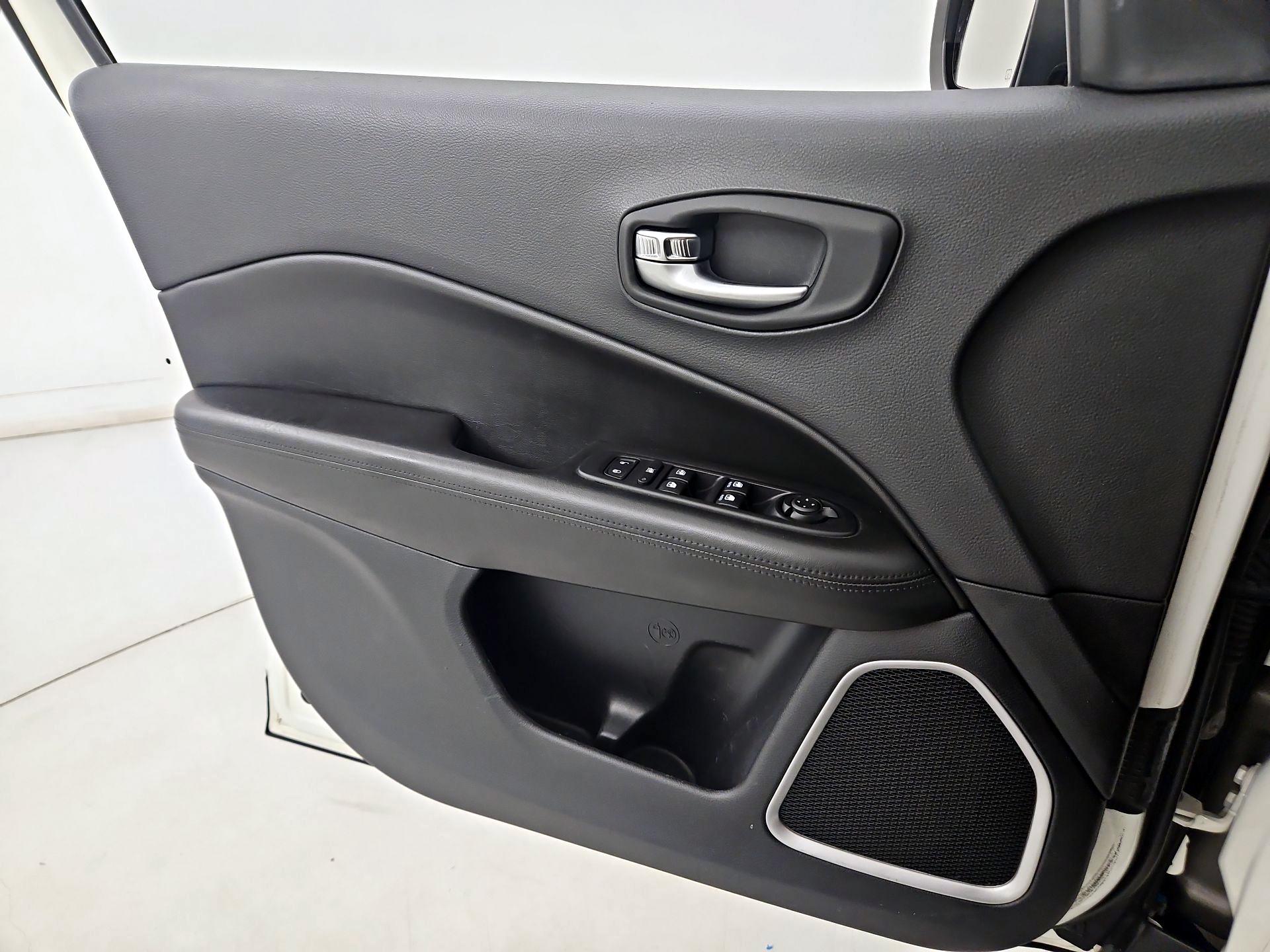 Thumbnail: 2018 Jeep Compass - 12