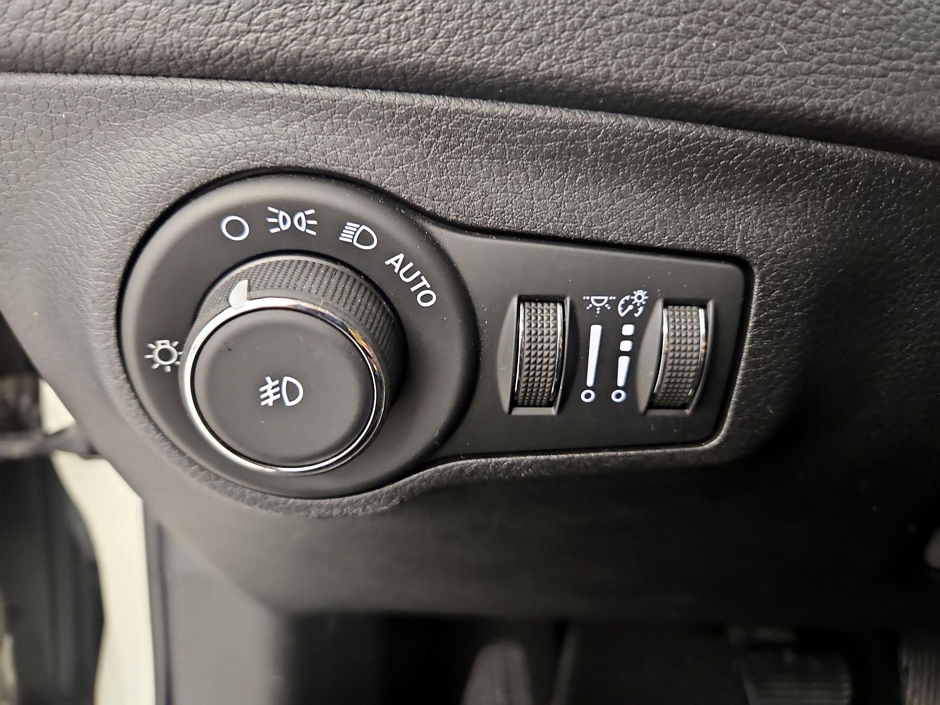 Thumbnail: 2018 Jeep Compass - 13