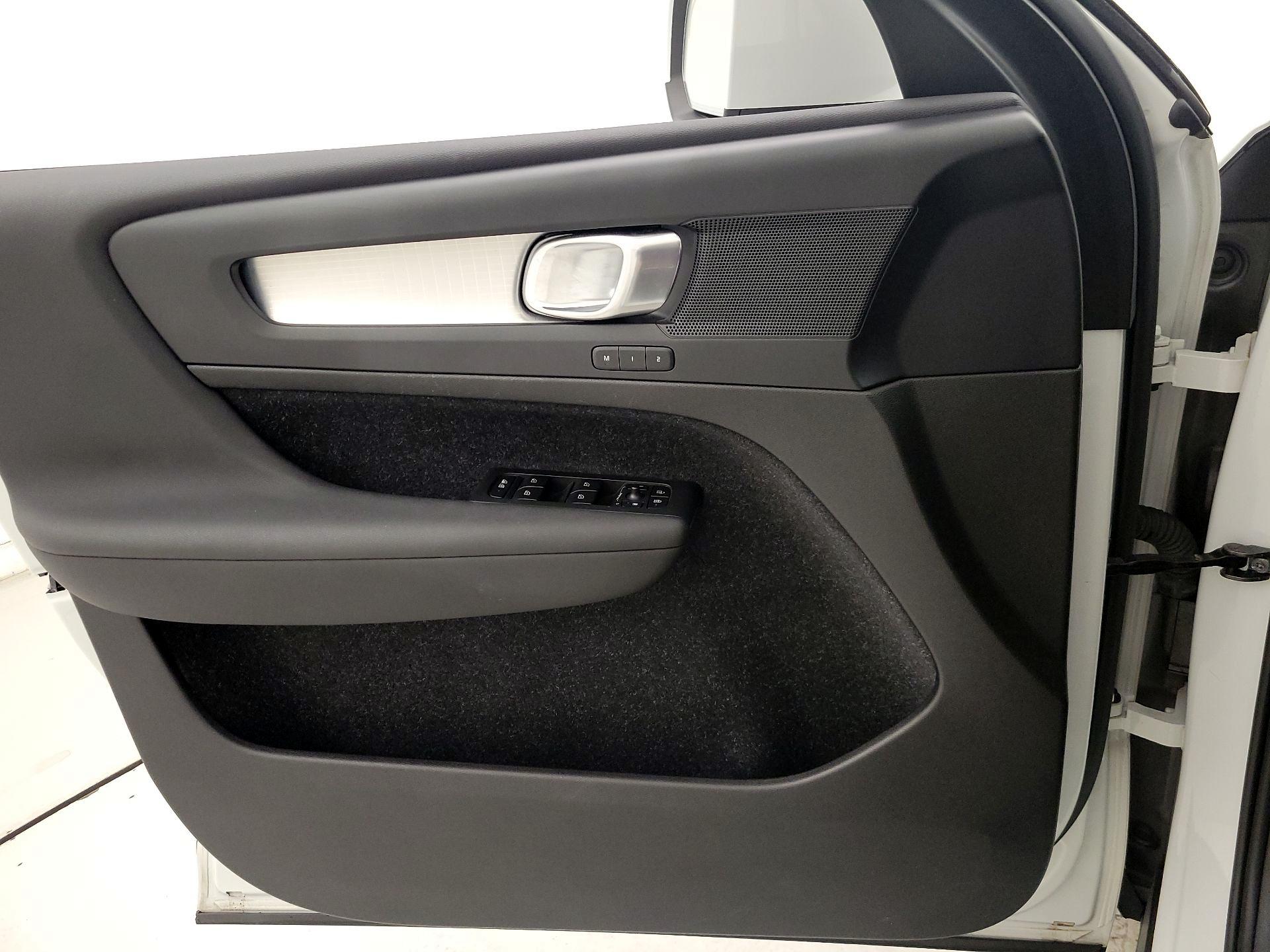 Thumbnail: 2020 Volvo XC40 - 12