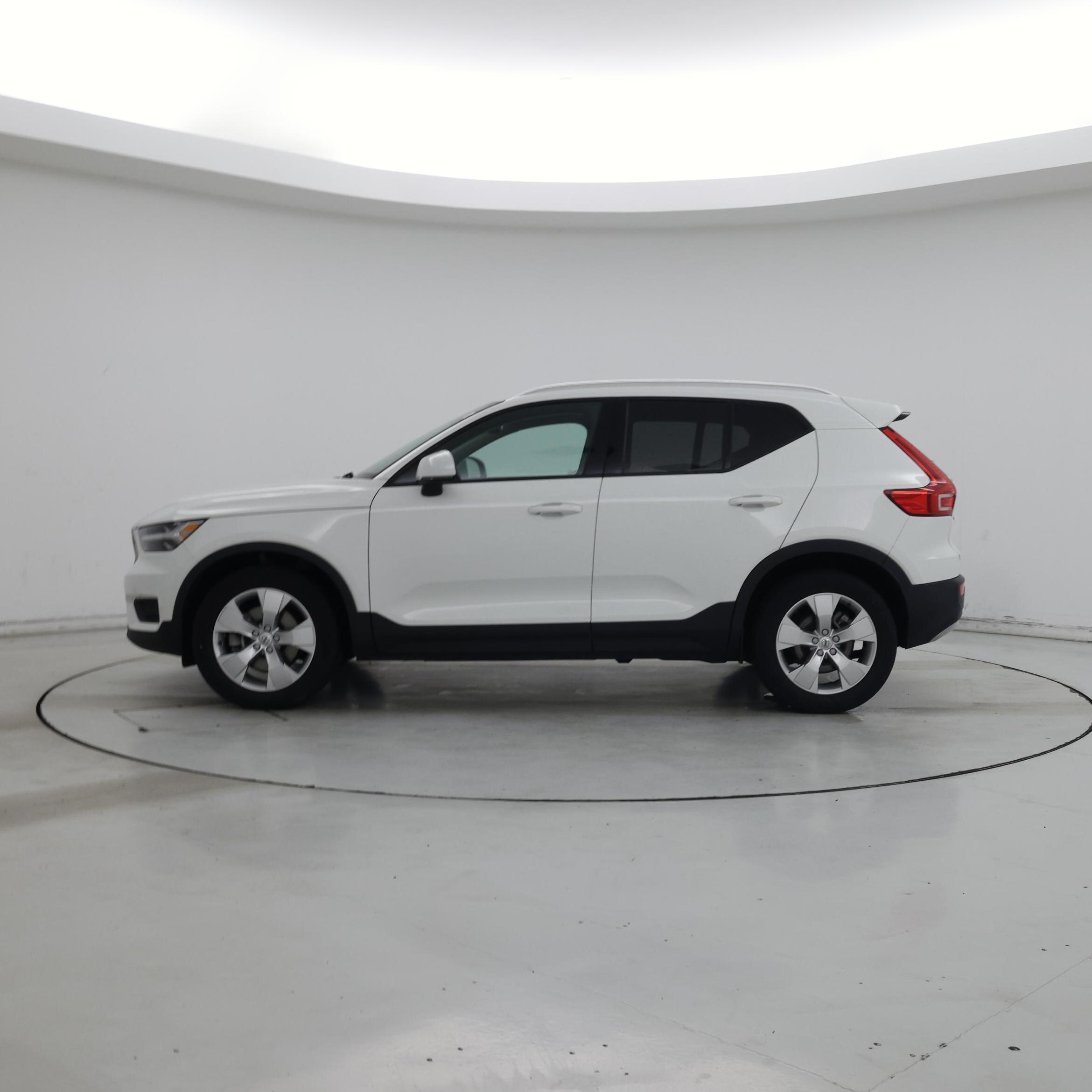 Thumbnail: 2020 Volvo XC40 - 3