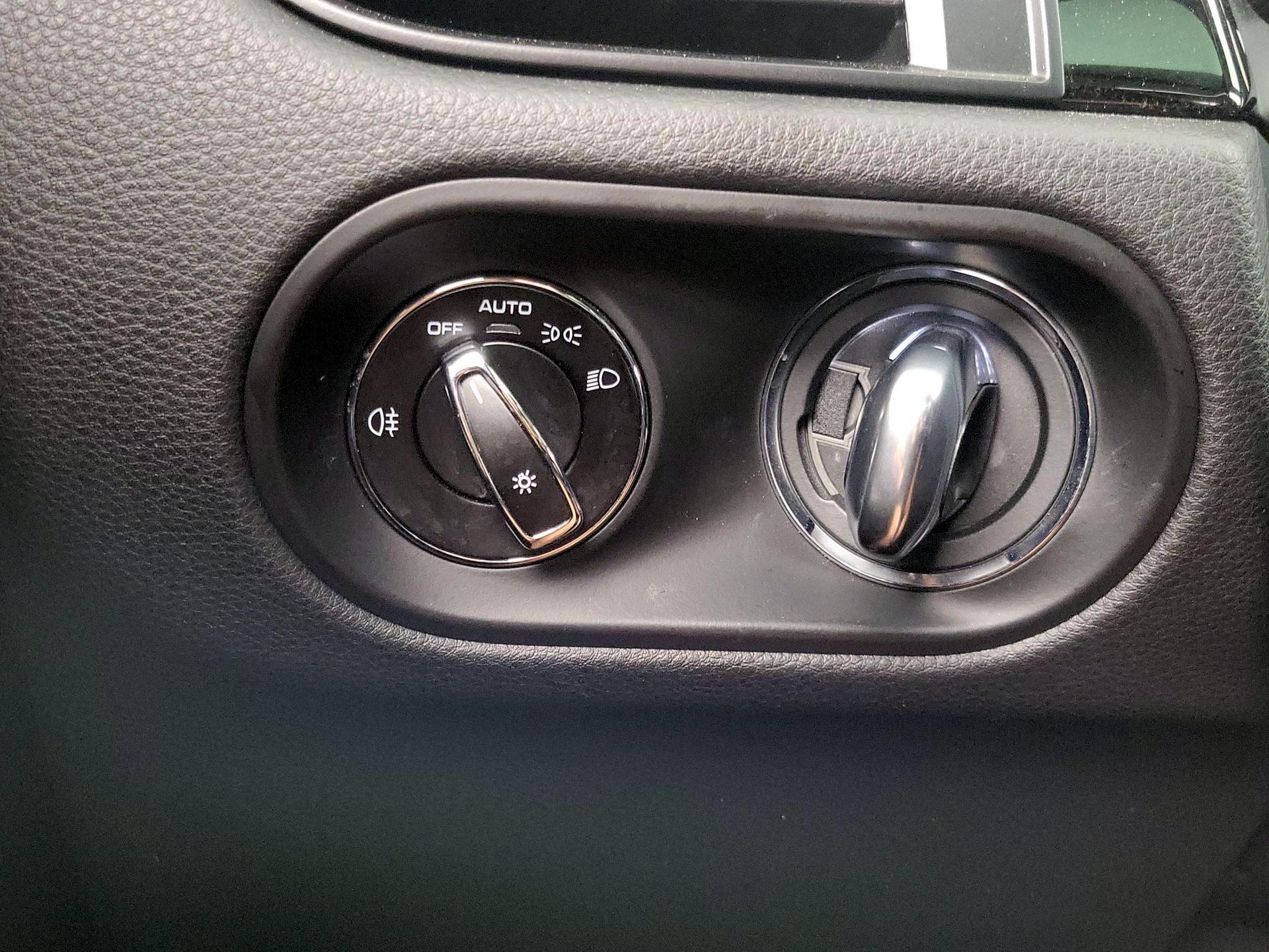 Thumbnail: 2021 Porsche Macan - 13