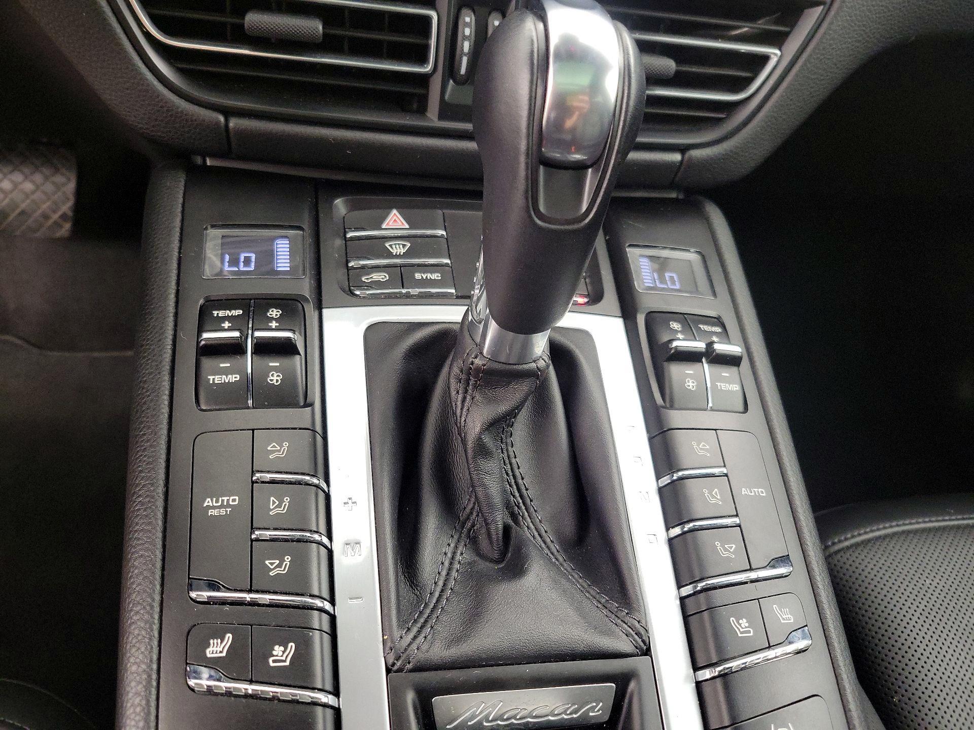 Thumbnail: 2021 Porsche Macan - 17