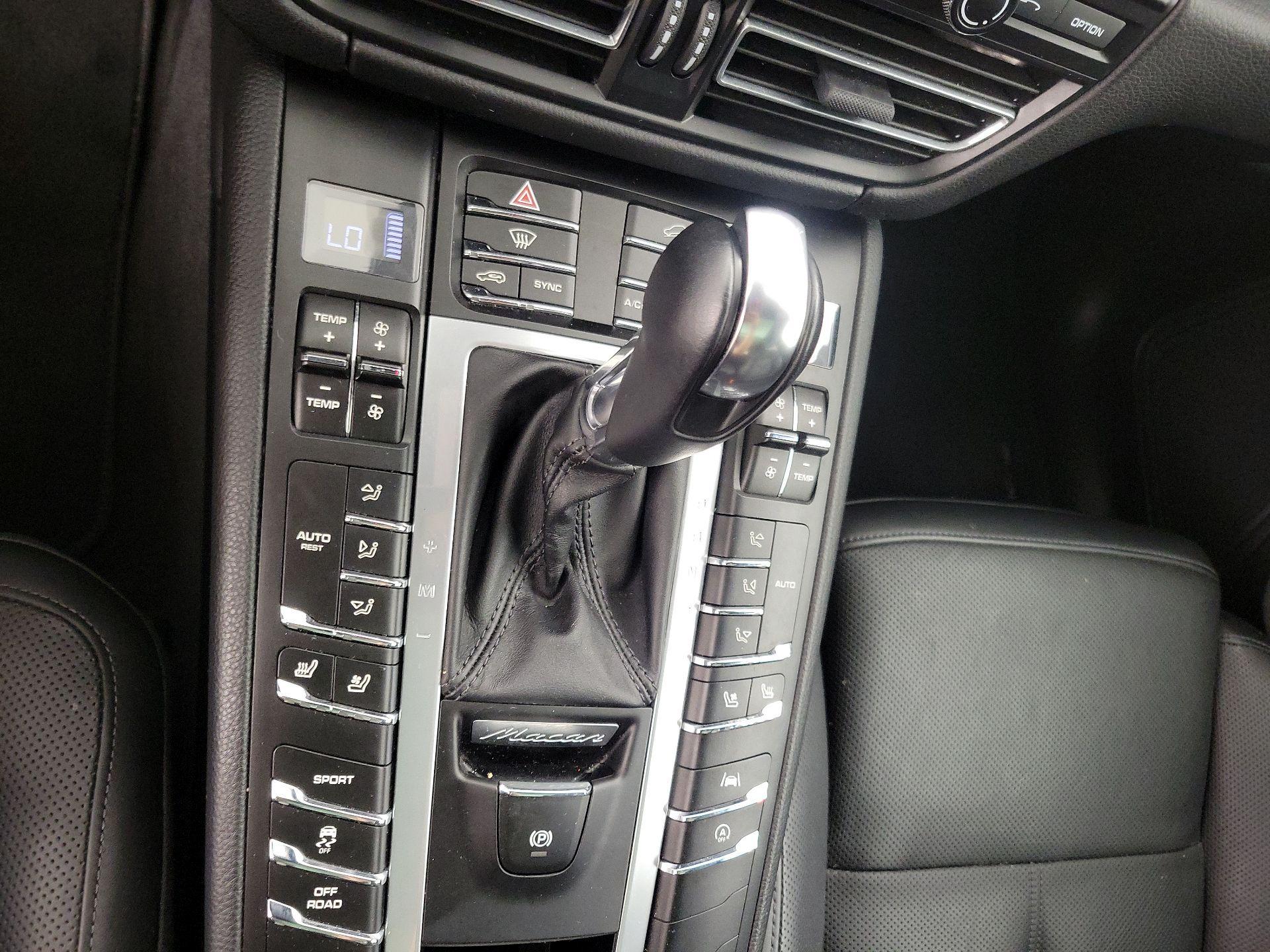 Thumbnail: 2021 Porsche Macan - 18