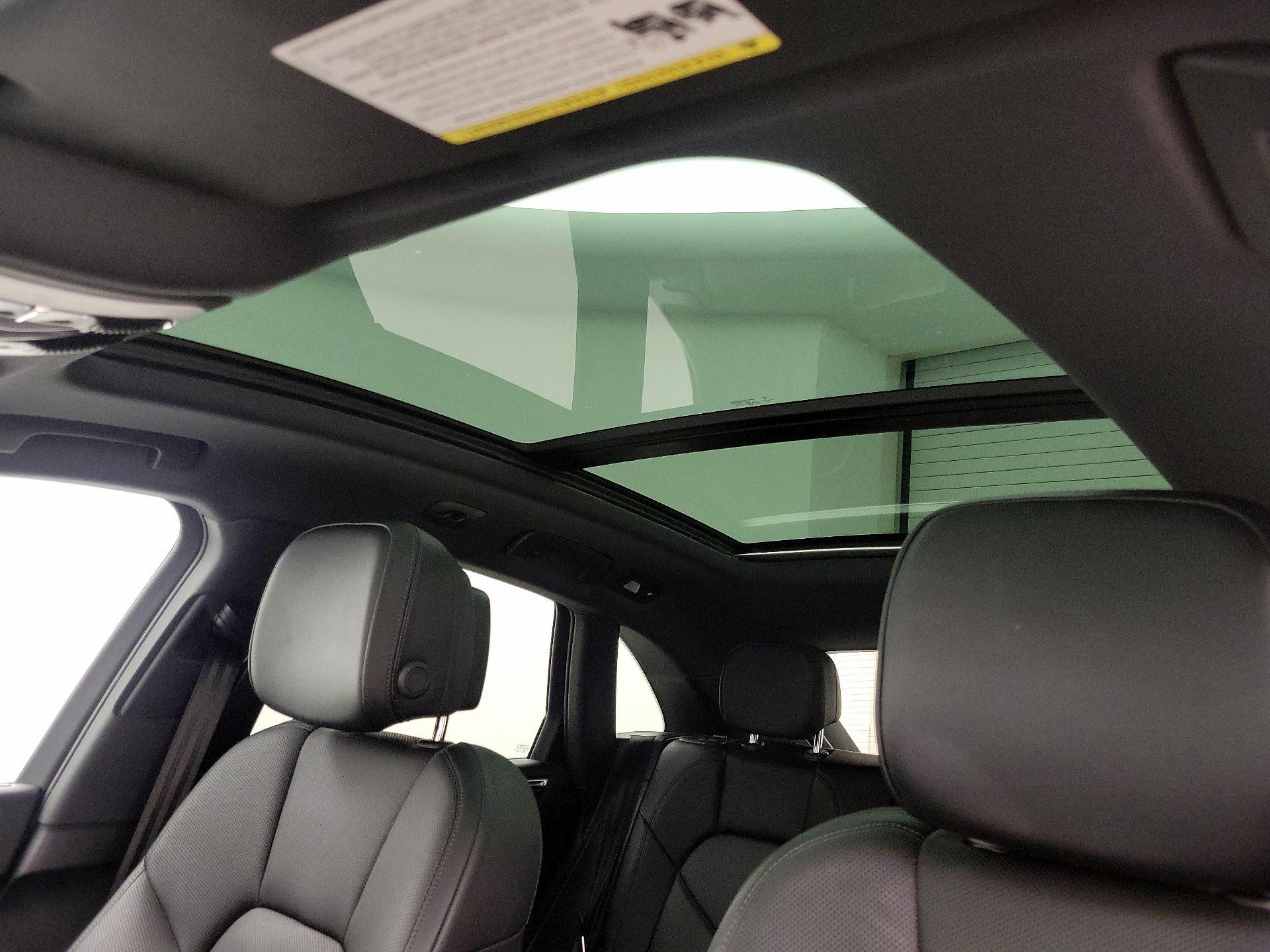 Thumbnail: 2021 Porsche Macan - 20