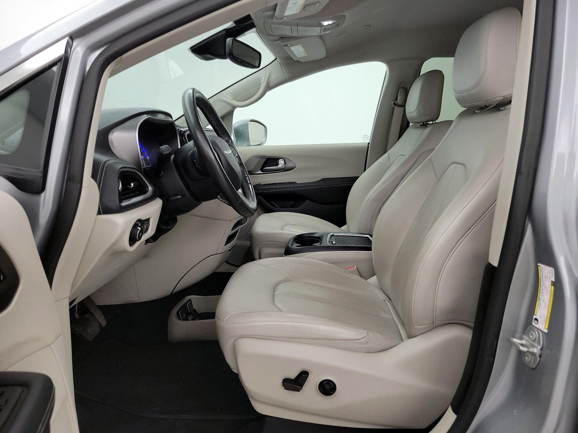 Thumbnail: 2021 Chrysler Pacifica - 11