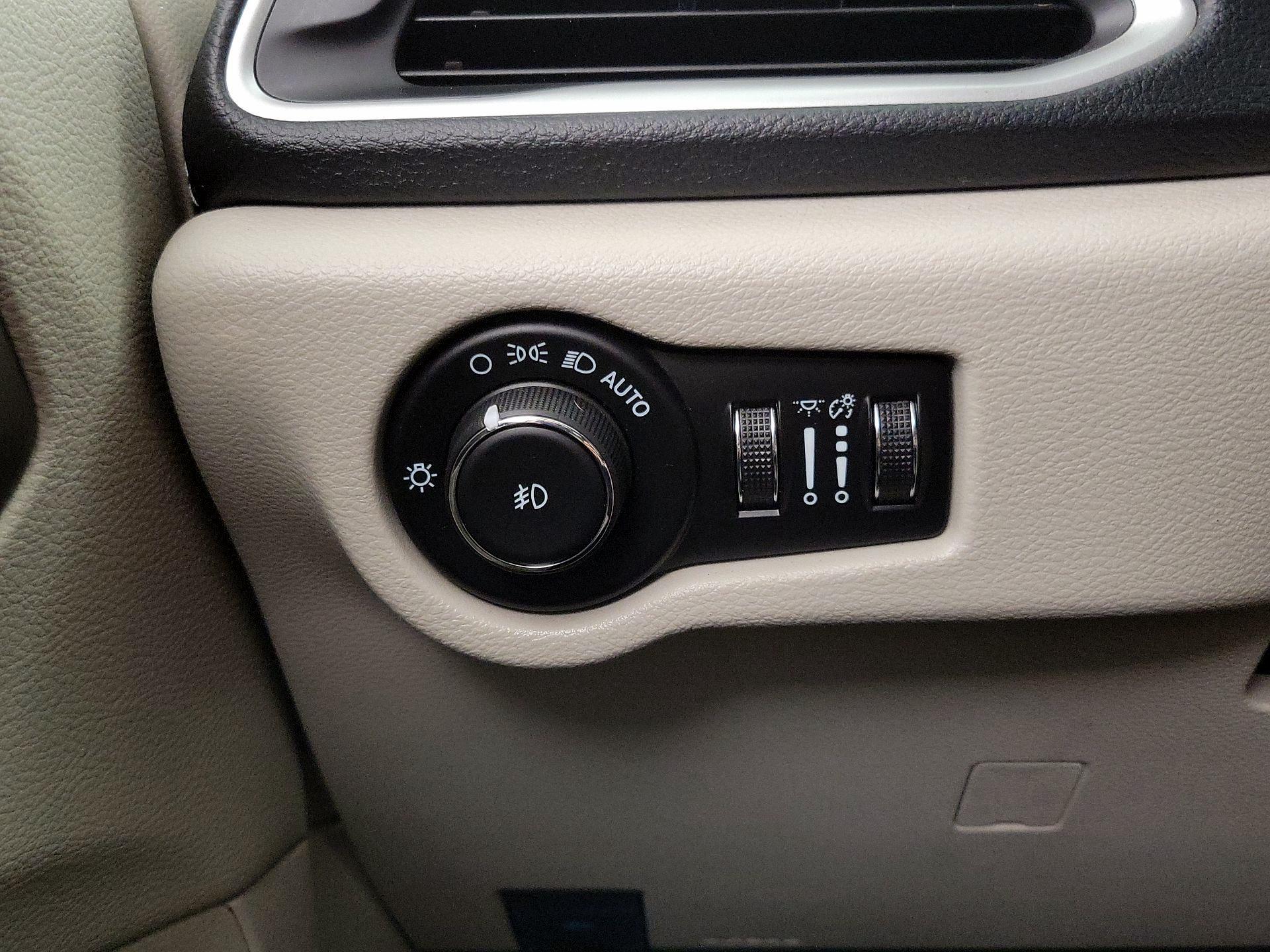 Thumbnail: 2021 Chrysler Pacifica - 13