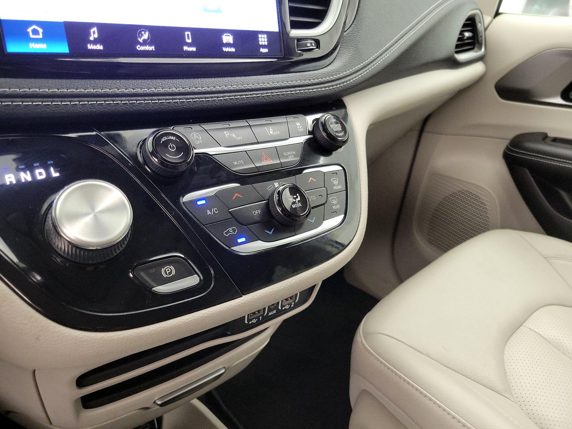 Thumbnail: 2021 Chrysler Pacifica - 16