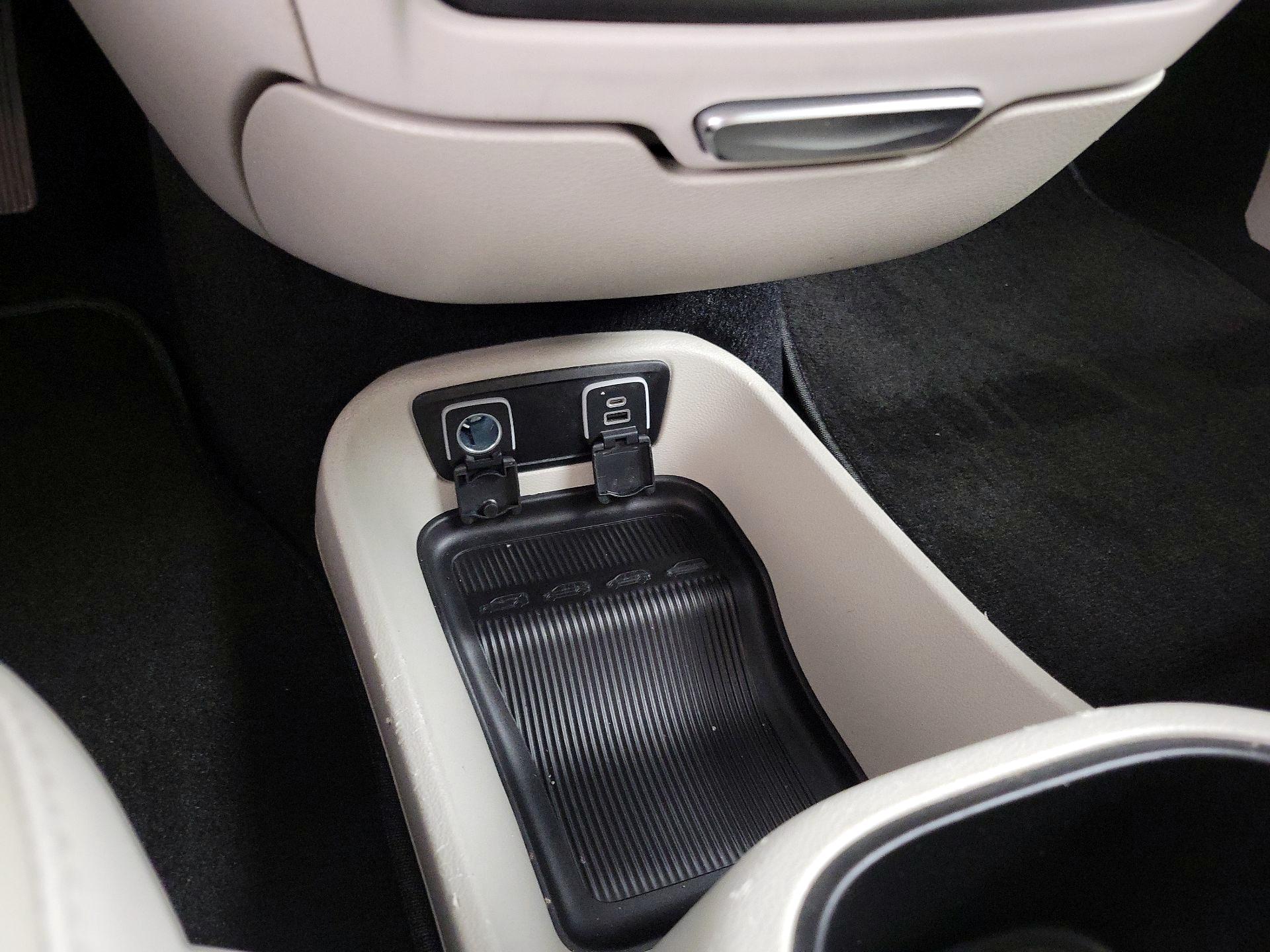 Thumbnail: 2021 Chrysler Pacifica - 18