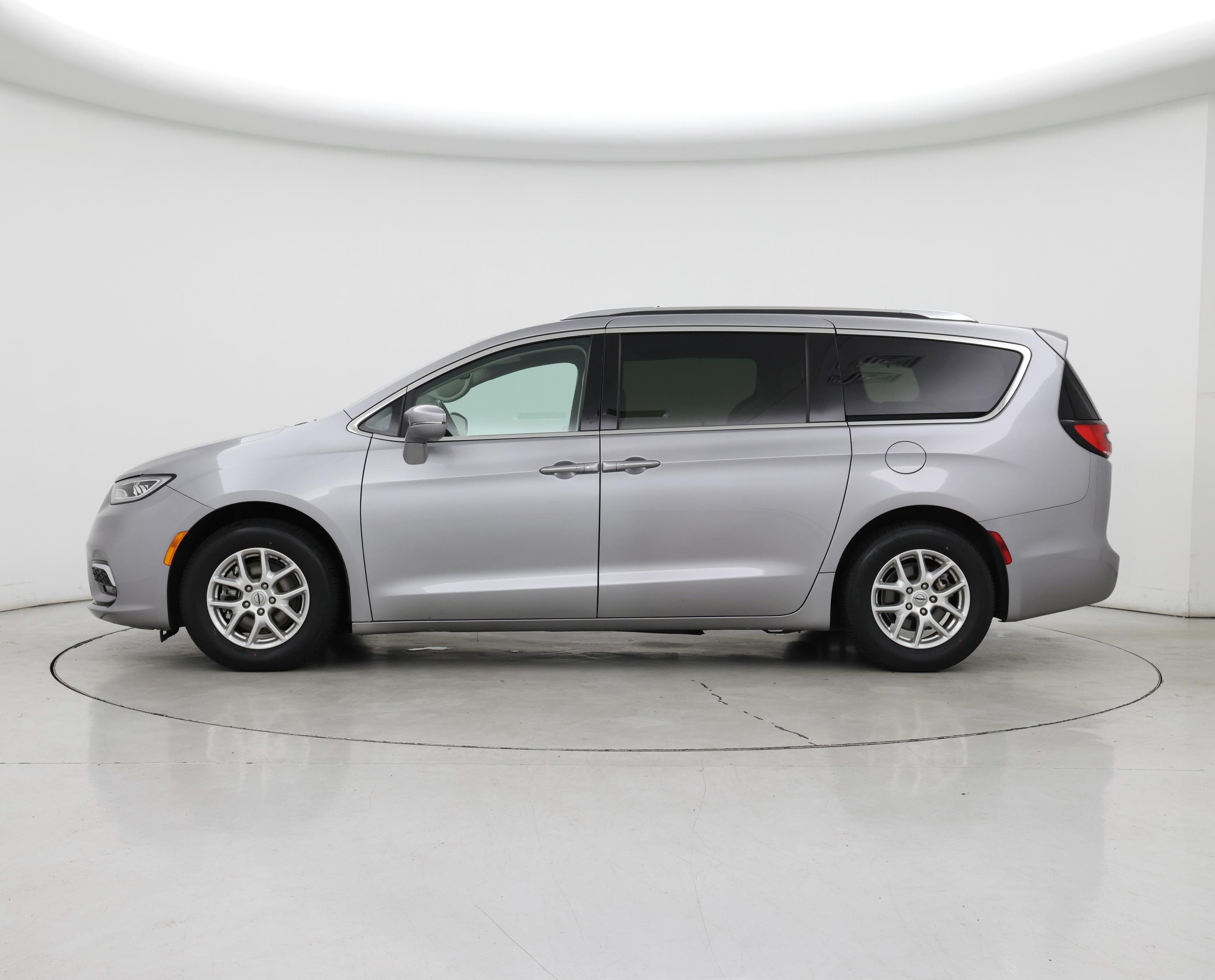 Thumbnail: 2021 Chrysler Pacifica - 3