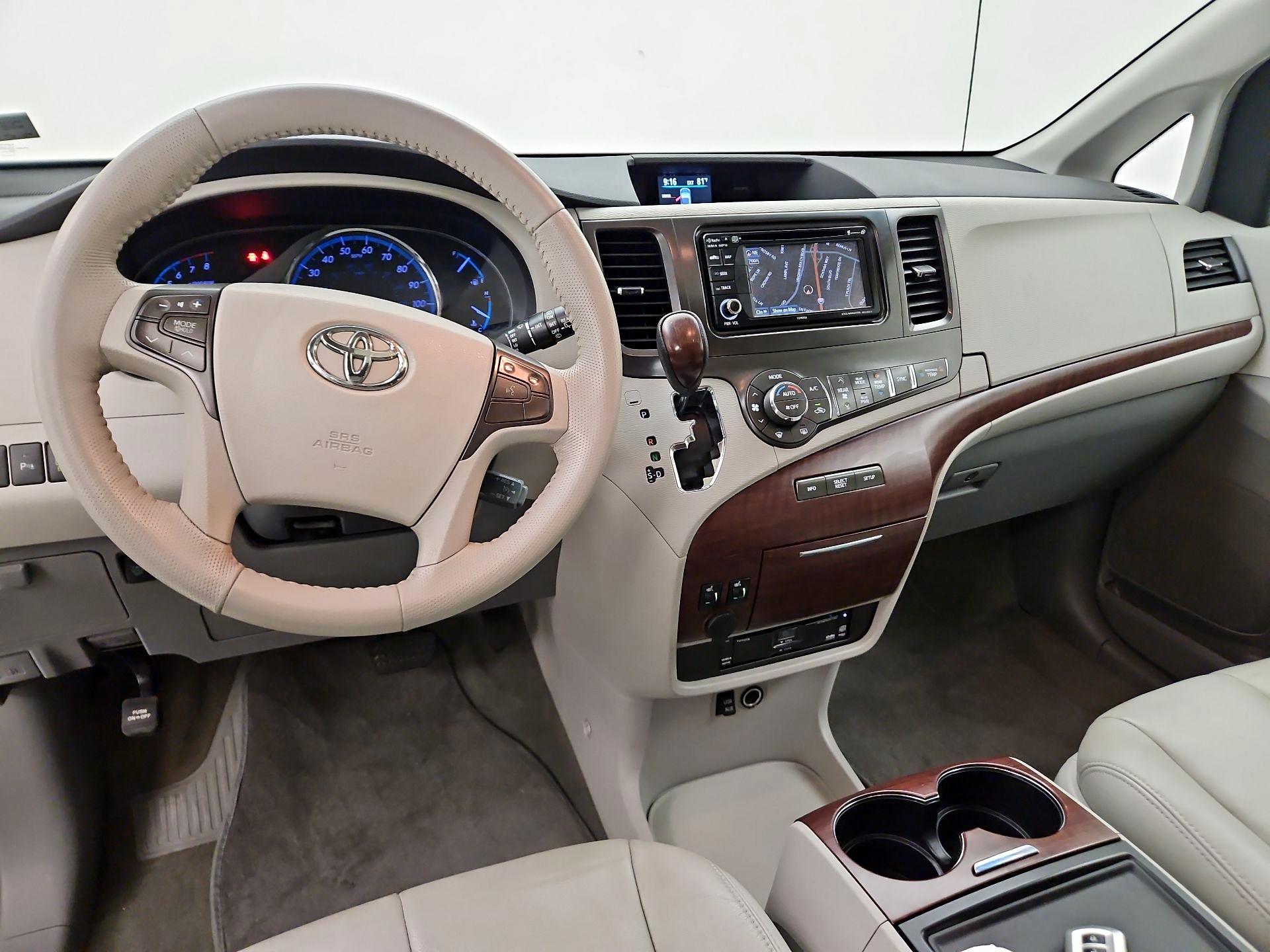 Thumbnail: 2013 Toyota Sienna - 9