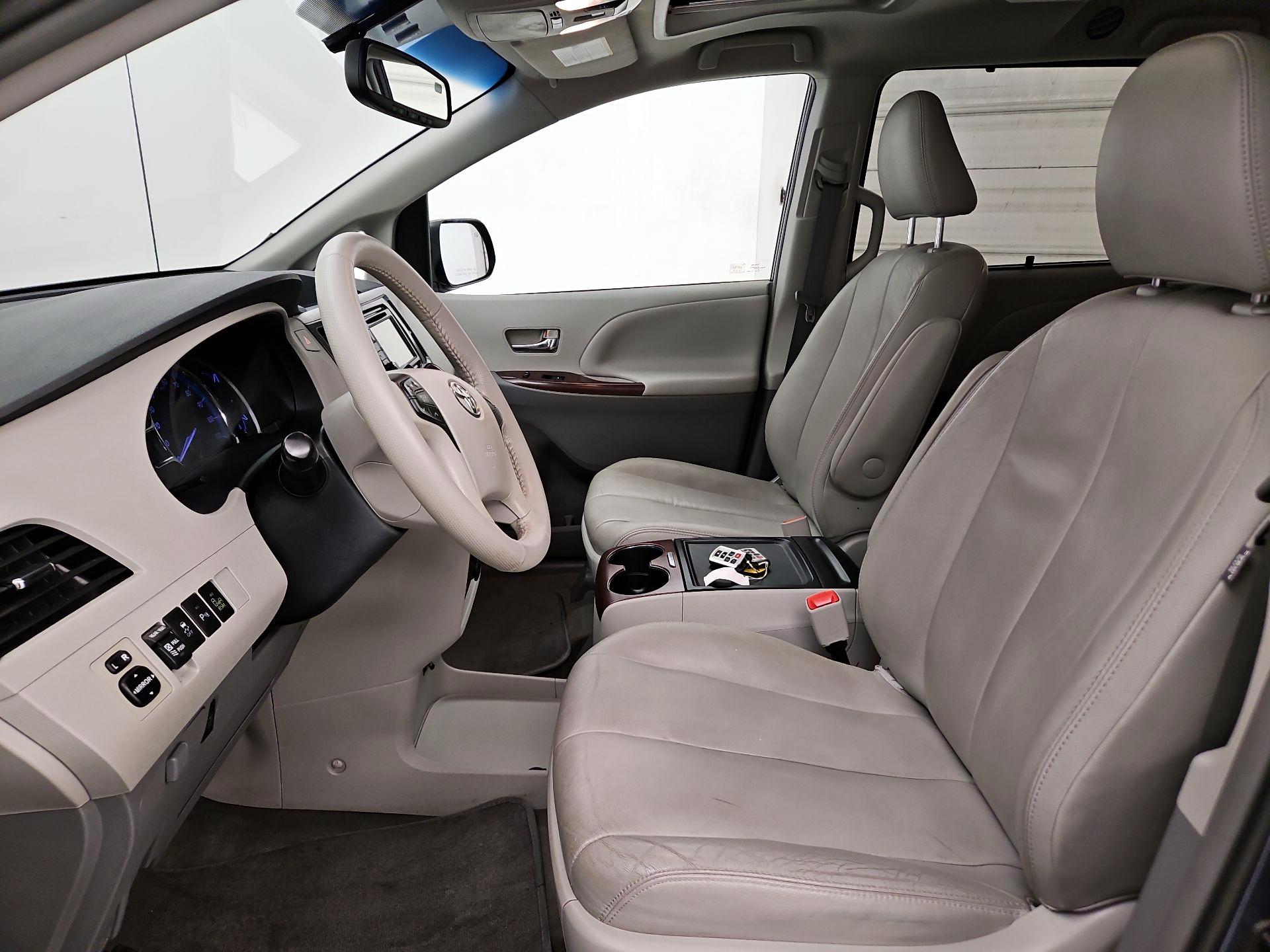Thumbnail: 2013 Toyota Sienna - 11