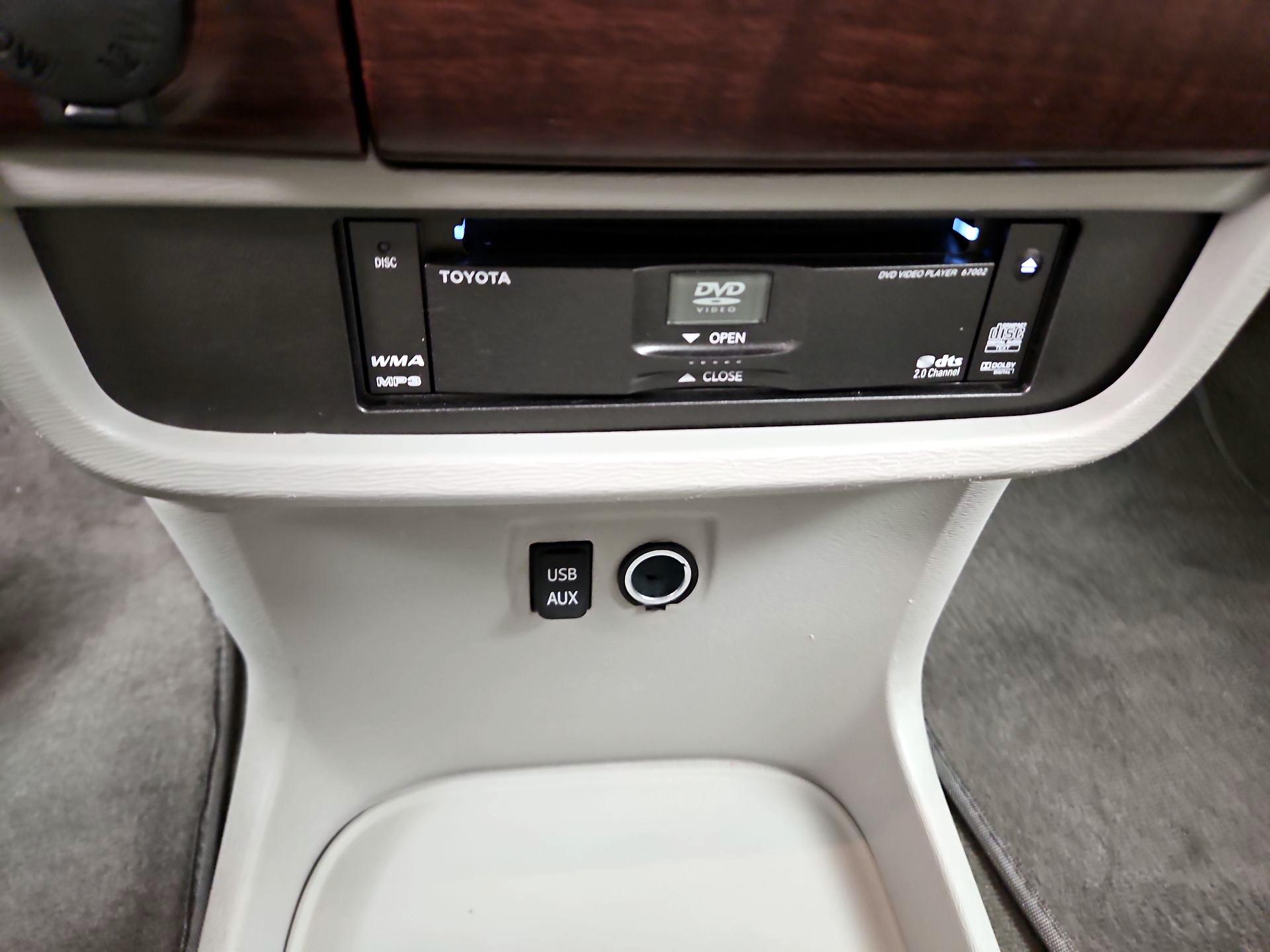 Thumbnail: 2013 Toyota Sienna - 19