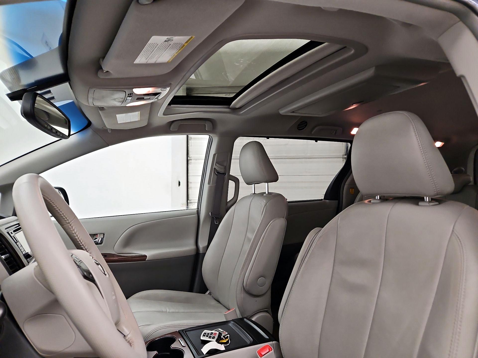 Thumbnail: 2013 Toyota Sienna - 20