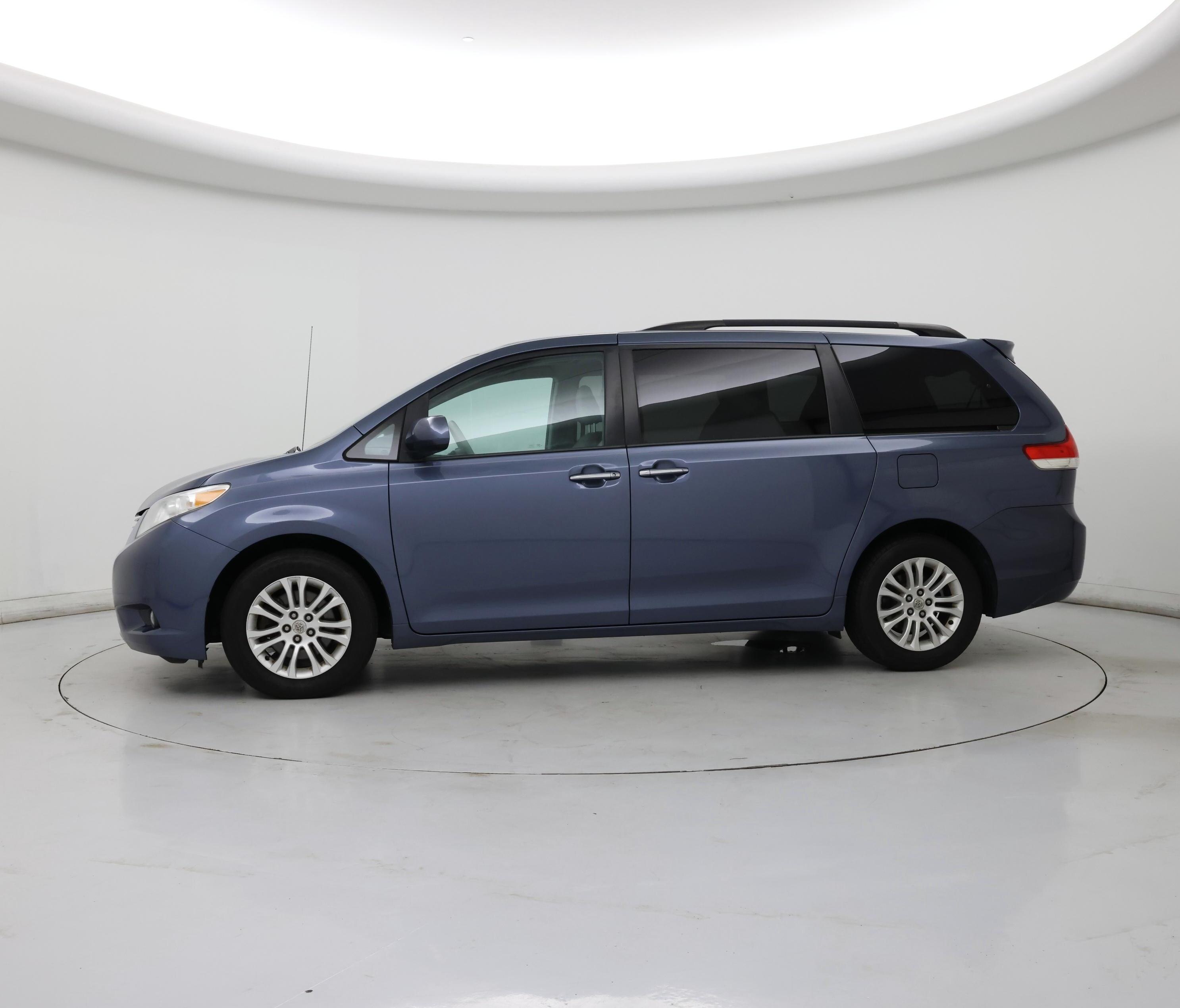 Thumbnail: 2013 Toyota Sienna - 3