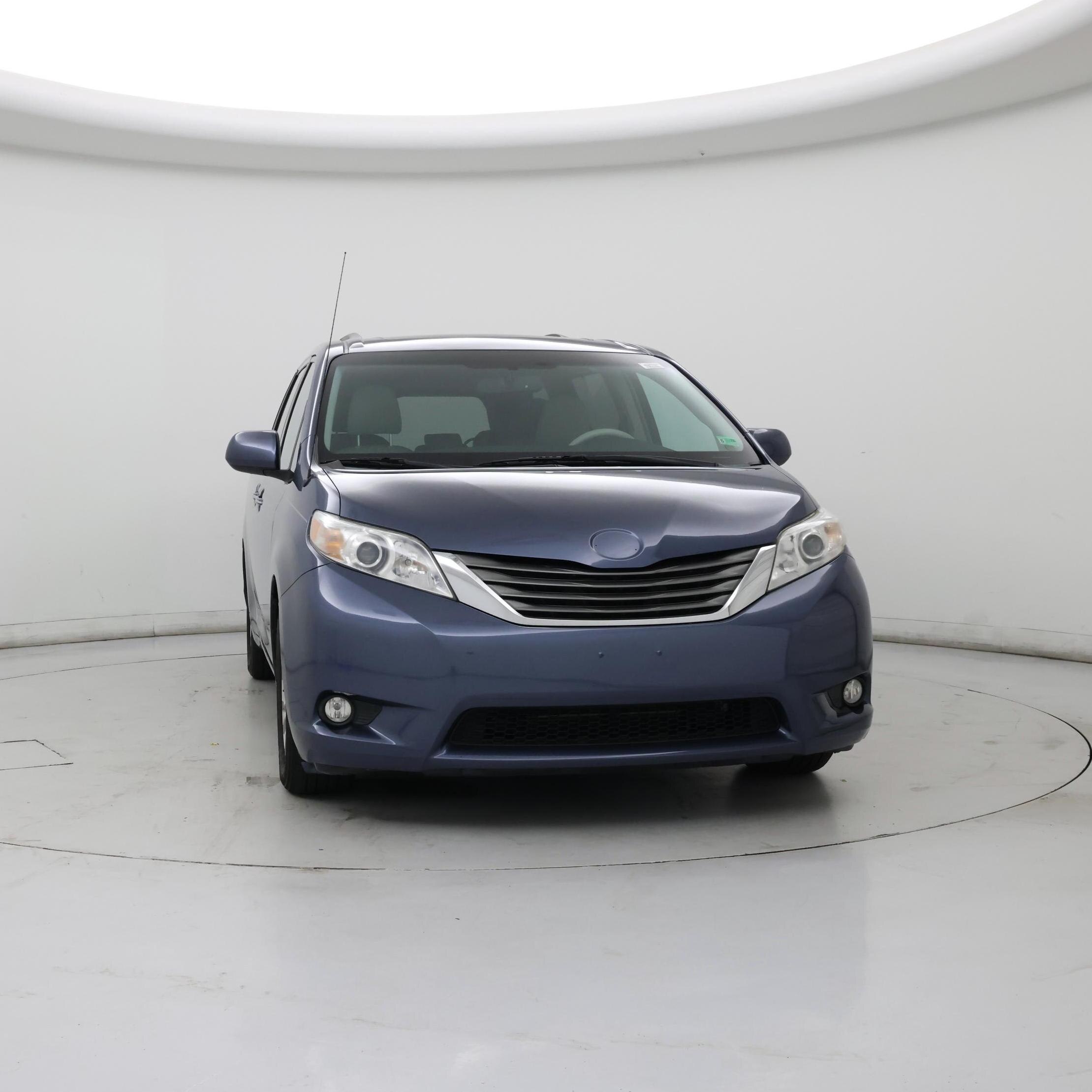 Thumbnail: 2013 Toyota Sienna - 5