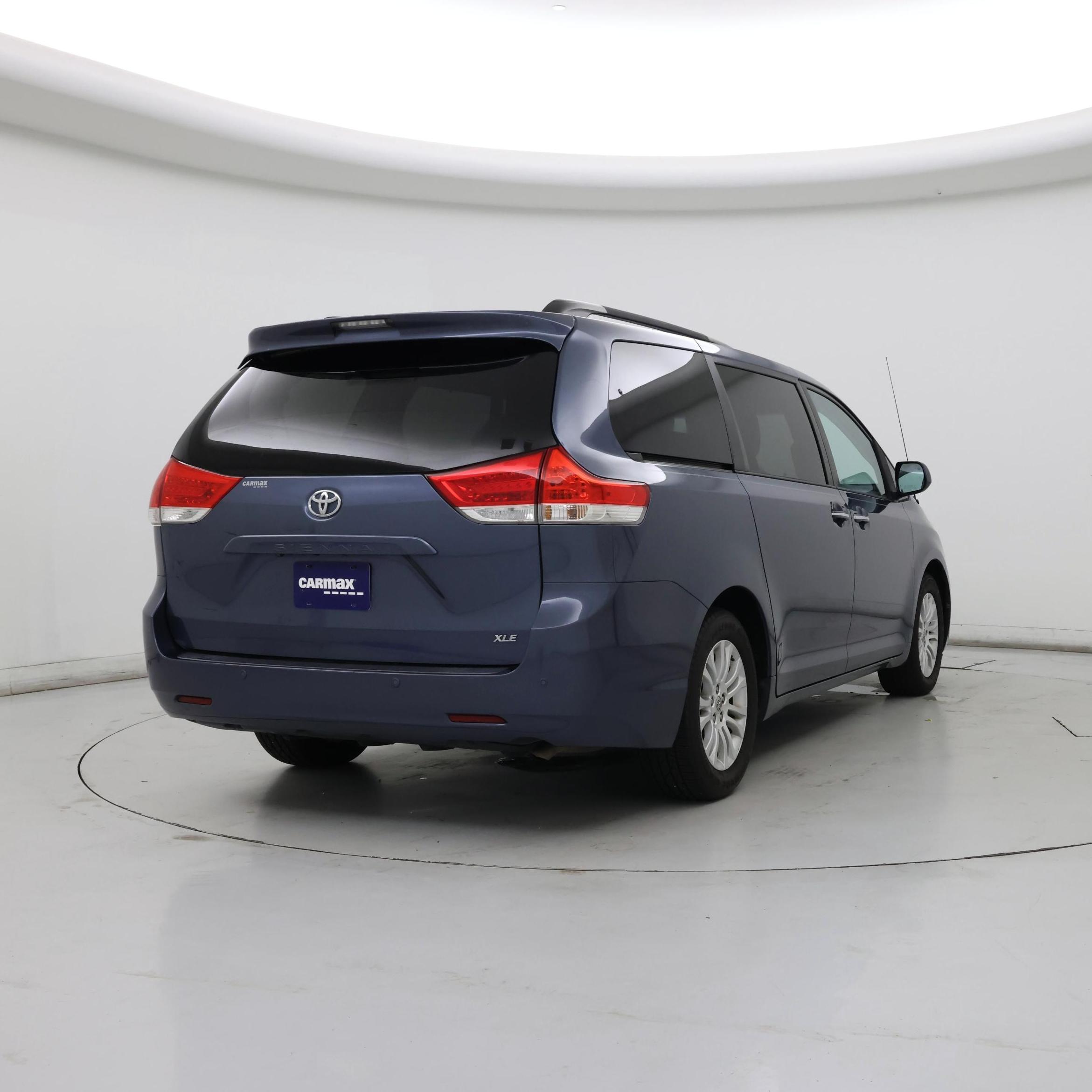 Thumbnail: 2013 Toyota Sienna - 8