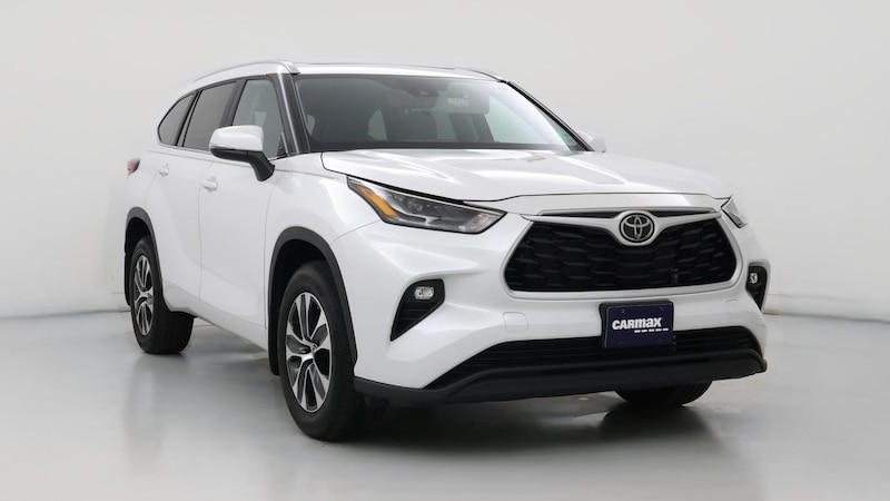 2023 Toyota Highlander XLE Hero Image
