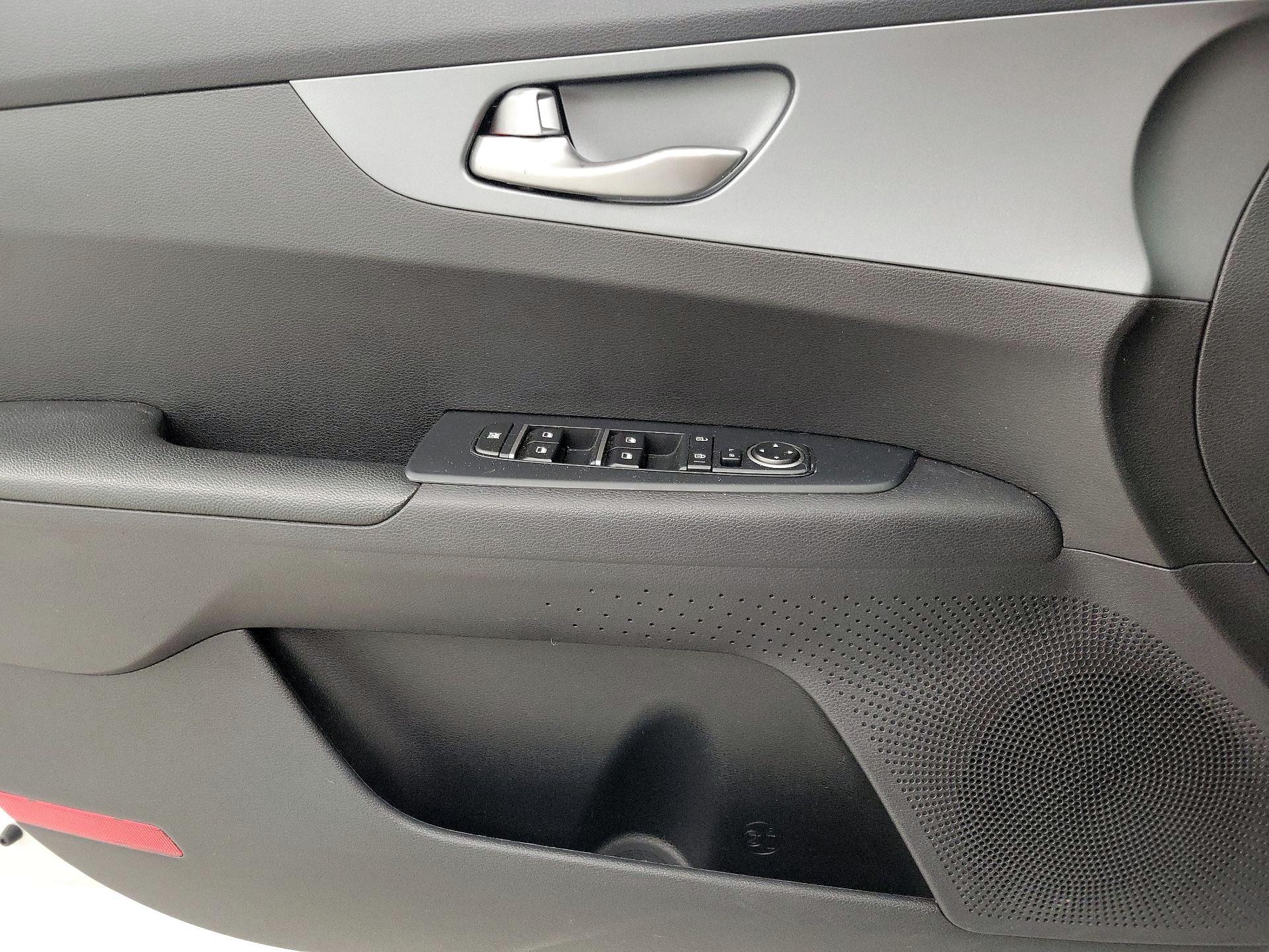 Thumbnail: 2021 Kia Forte - 12