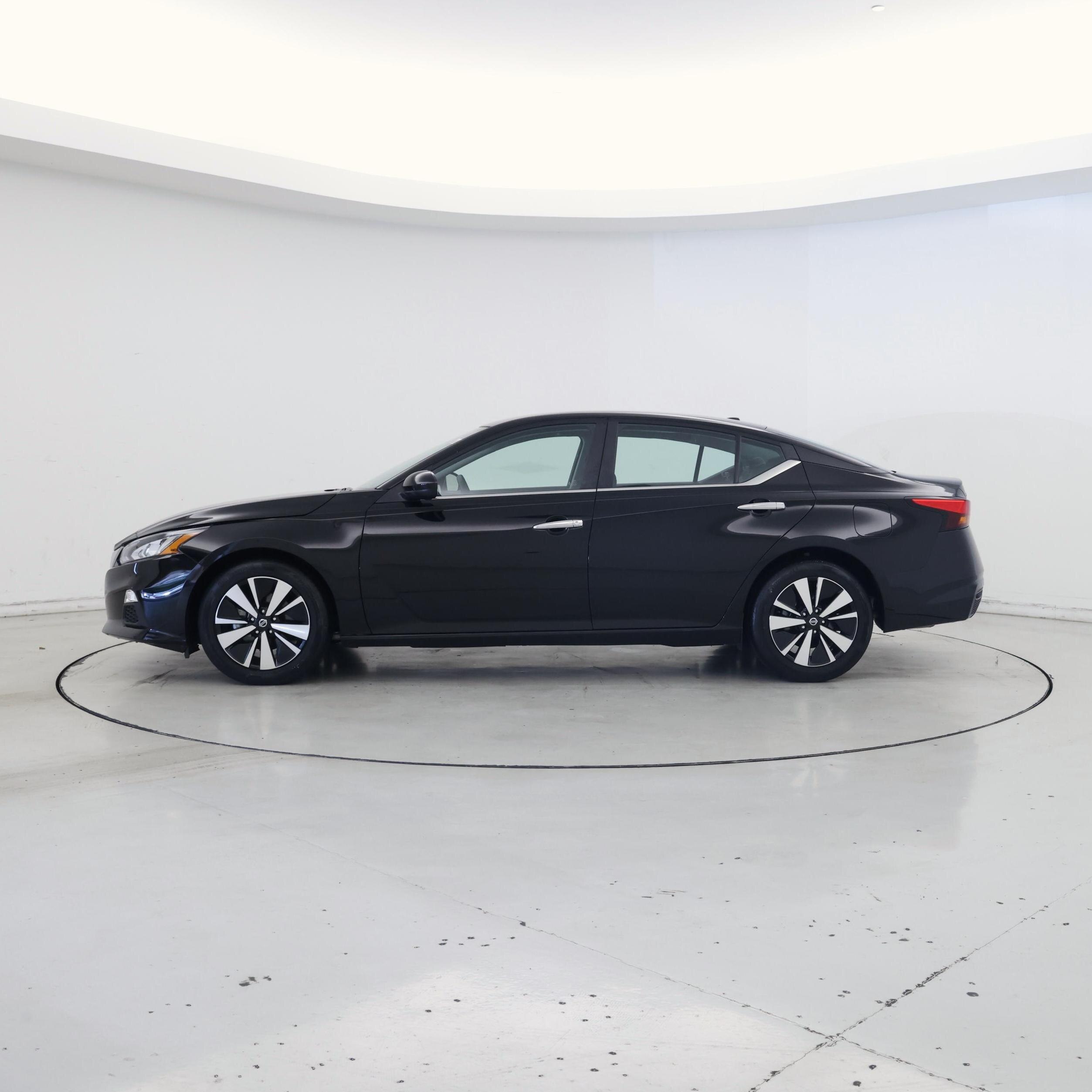 Thumbnail: 2022 Nissan Altima - 3