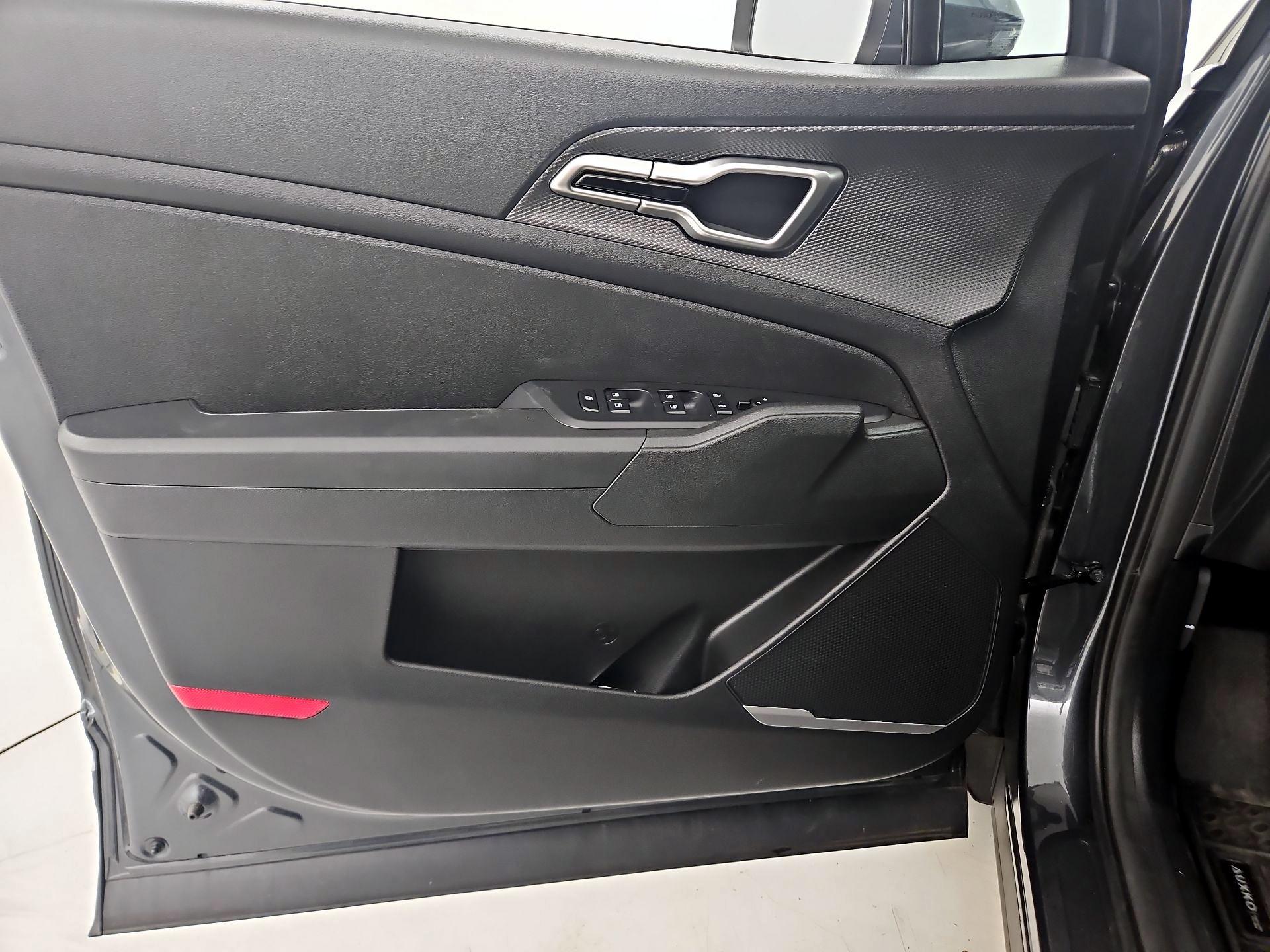 Thumbnail: 2023 Kia Sportage - 12