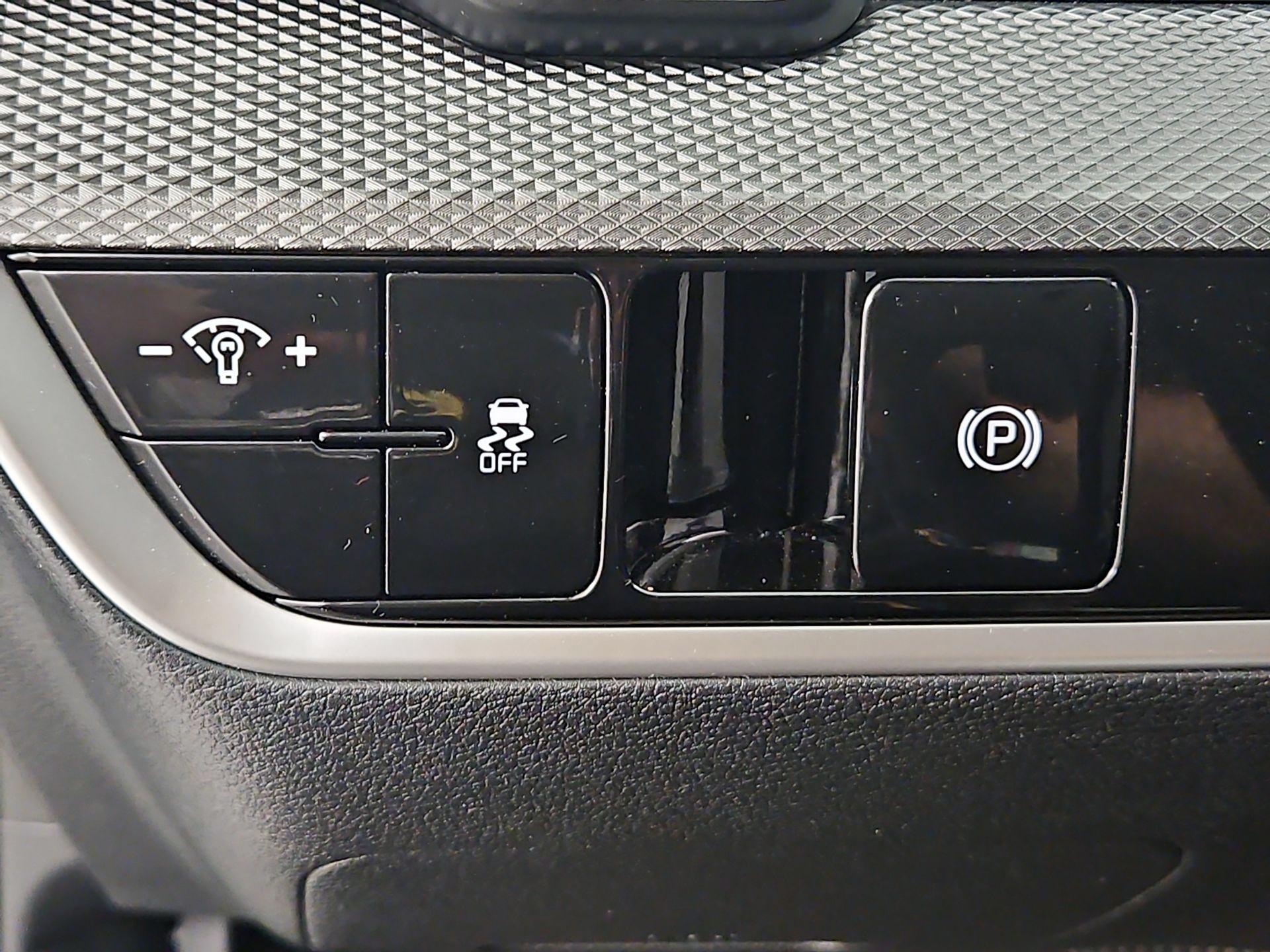 Thumbnail: 2023 Kia Sportage - 13