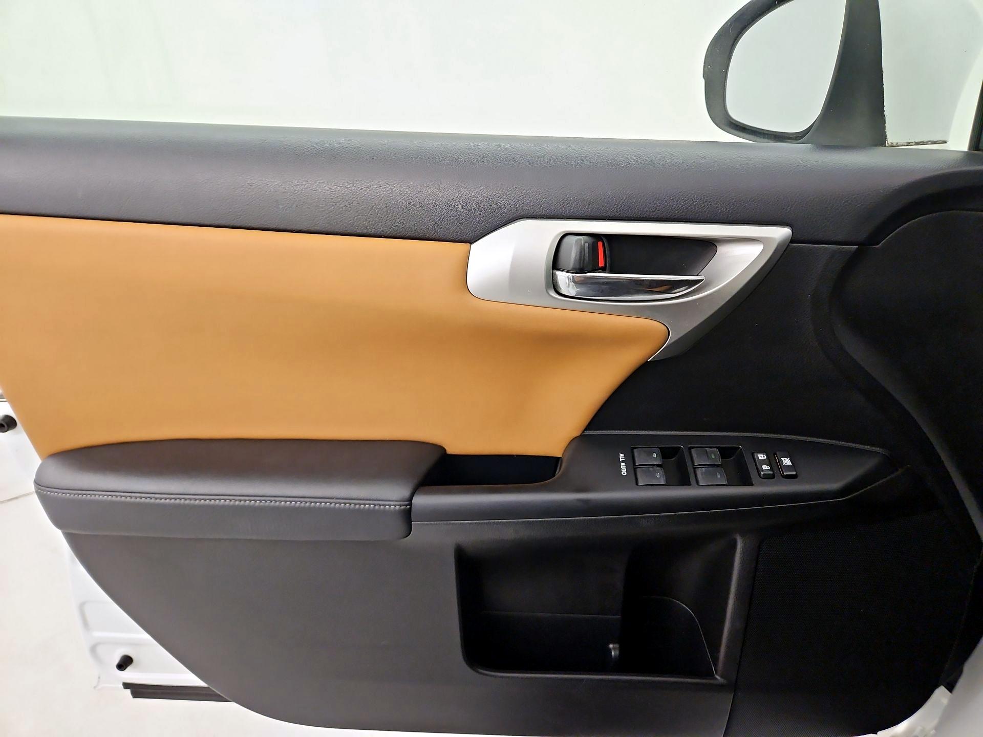 Thumbnail: 2013 Lexus CT - 12