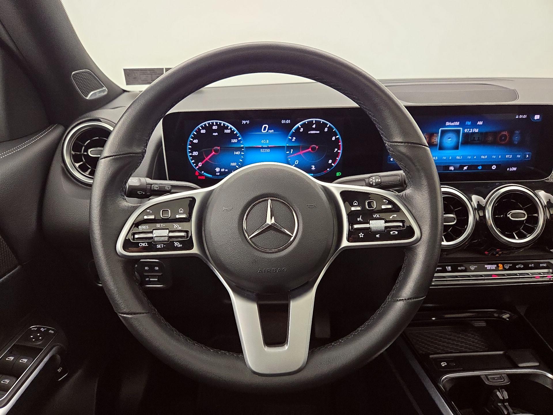 Thumbnail: 2021 Mercedes-Benz GLB - 10