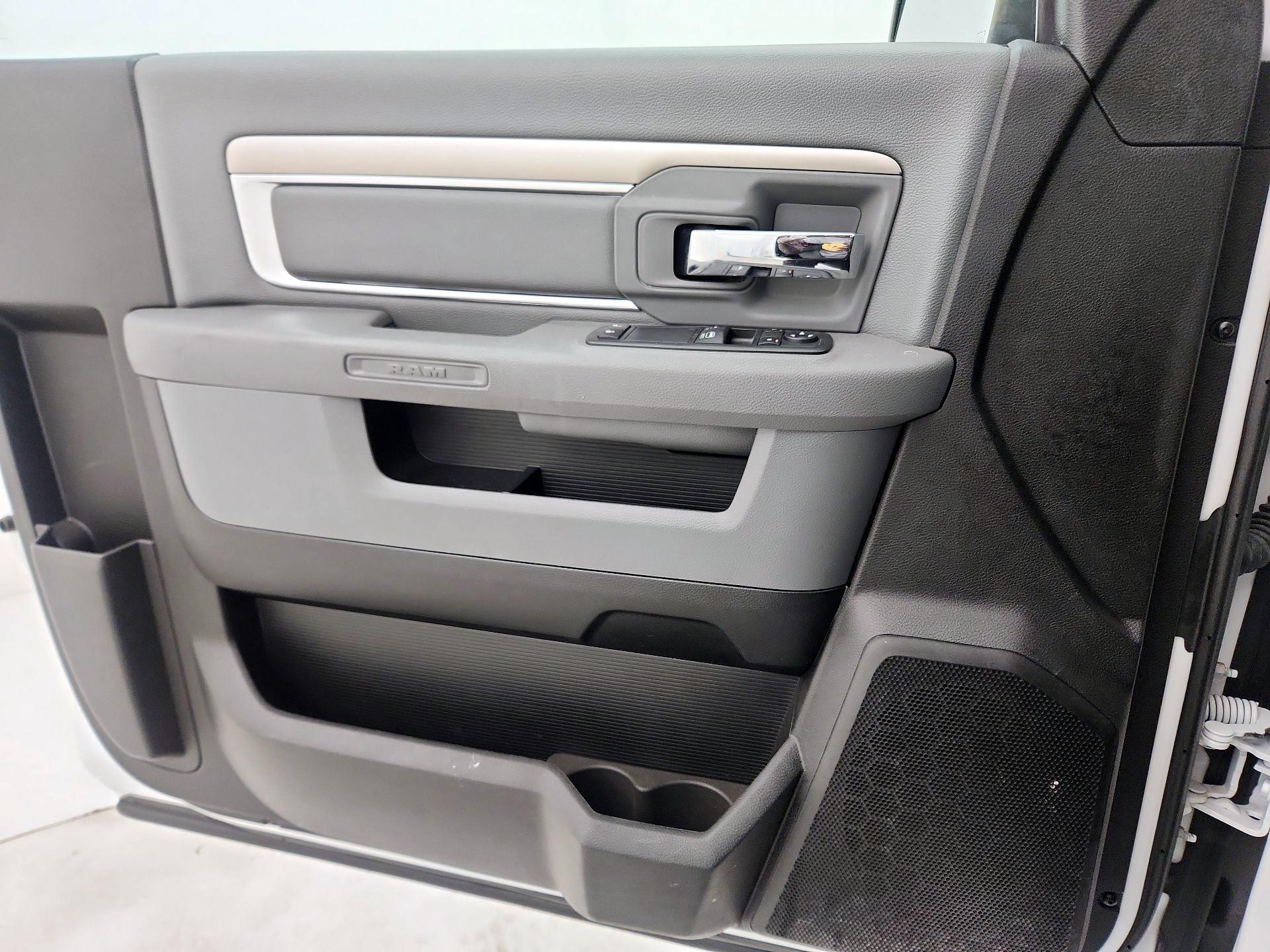 Thumbnail: 2020 RAM 1500 Classic - 12