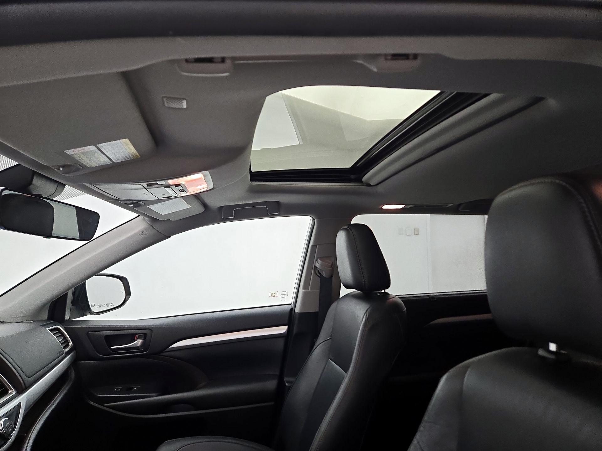 Thumbnail: 2019 Toyota Highlander - 20